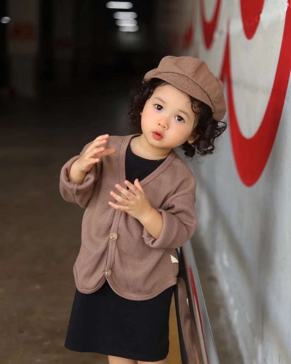 Áo cardigan cotton cho bé alternate