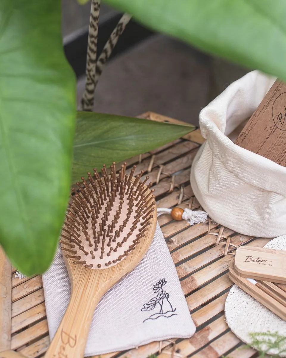 Lược gỗ chải tóc bé