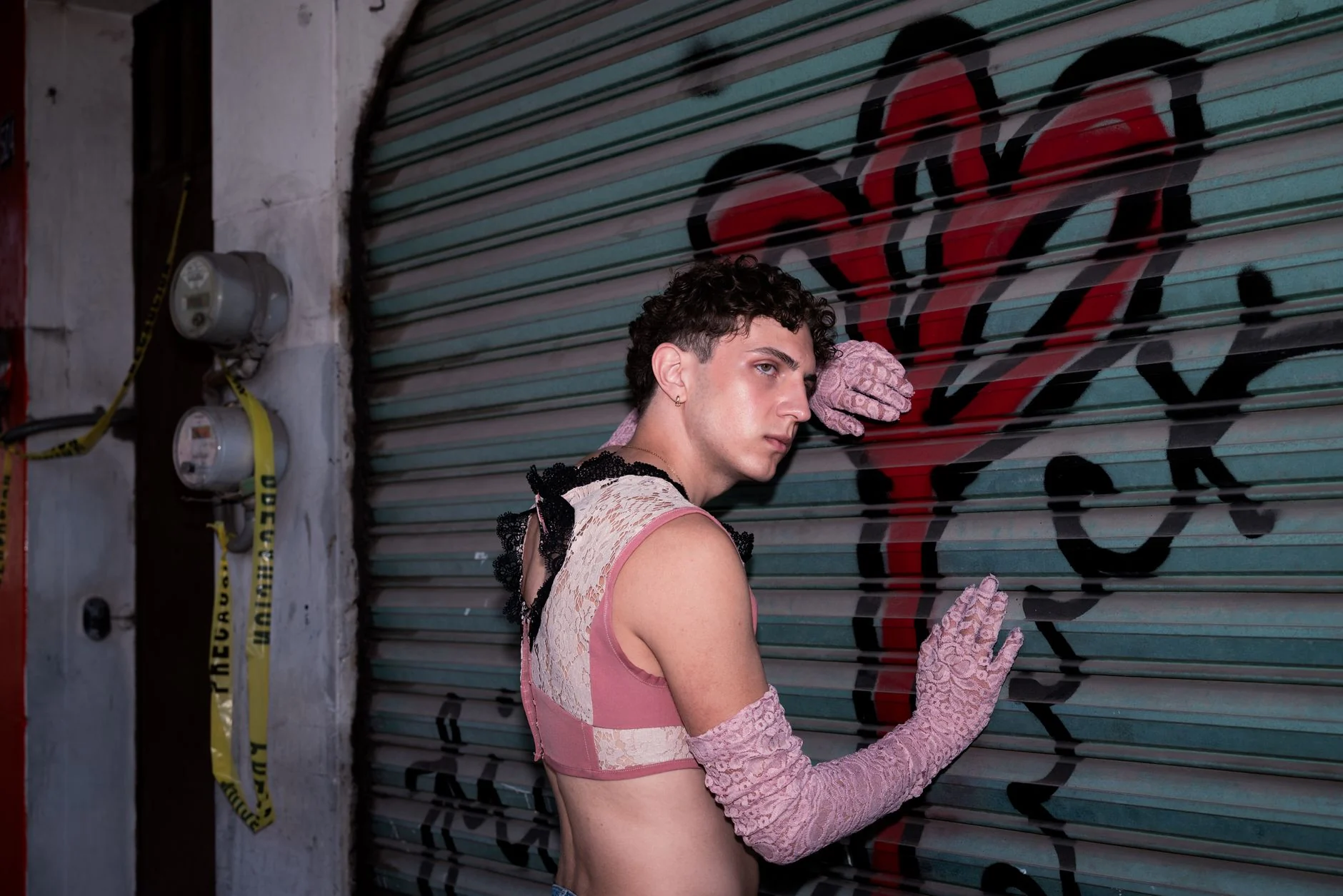 Mobile runway fashion editorial look 7