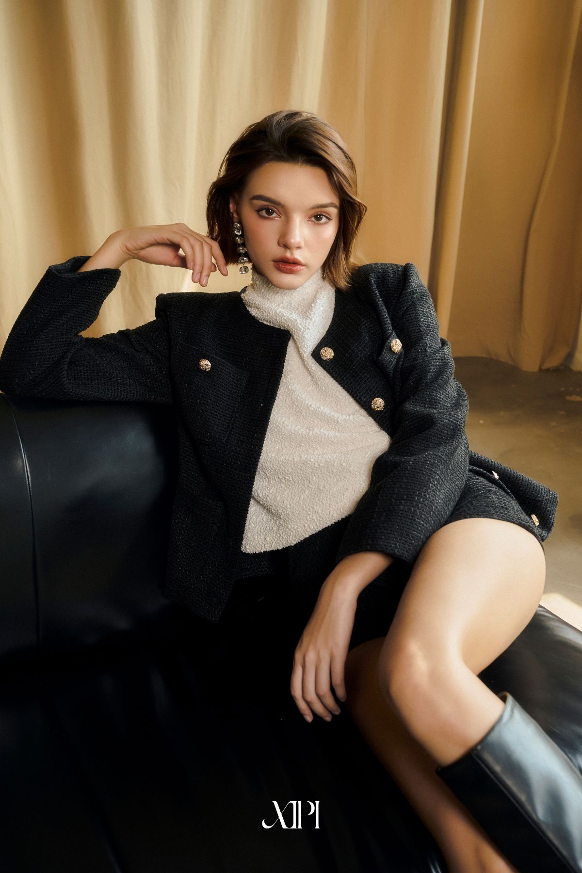 Elain Coat – Áo Tweed Đen Nút Vàng alternate