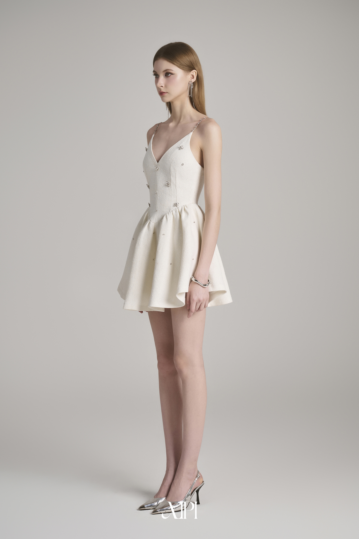 Ángela Dress - Đầm Bố Trắng Tùng Xòe Đính Đá alternate