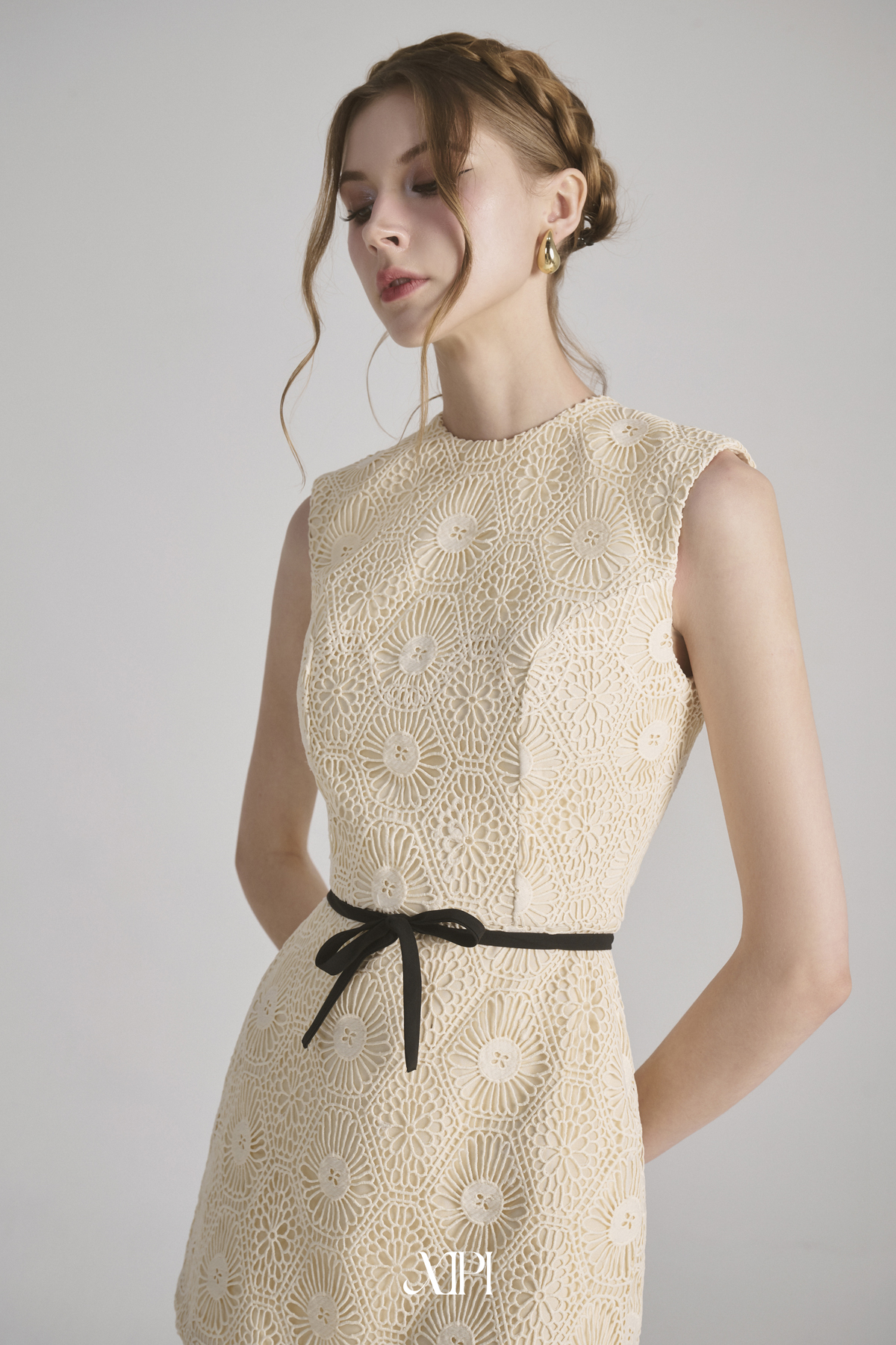 Claire Dress - Đầm Ren Kem Sát Nách Thắt Nơ Đen alternate