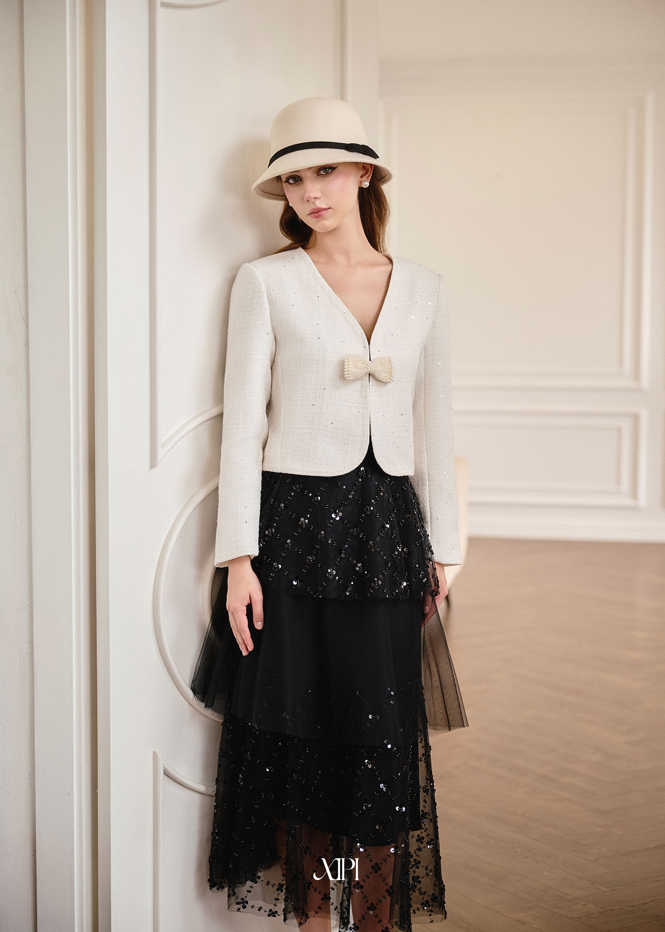 Alena Coat - Áo Tweed Trắng Kim Sa Đính Nơ Ngọc Trai alternate