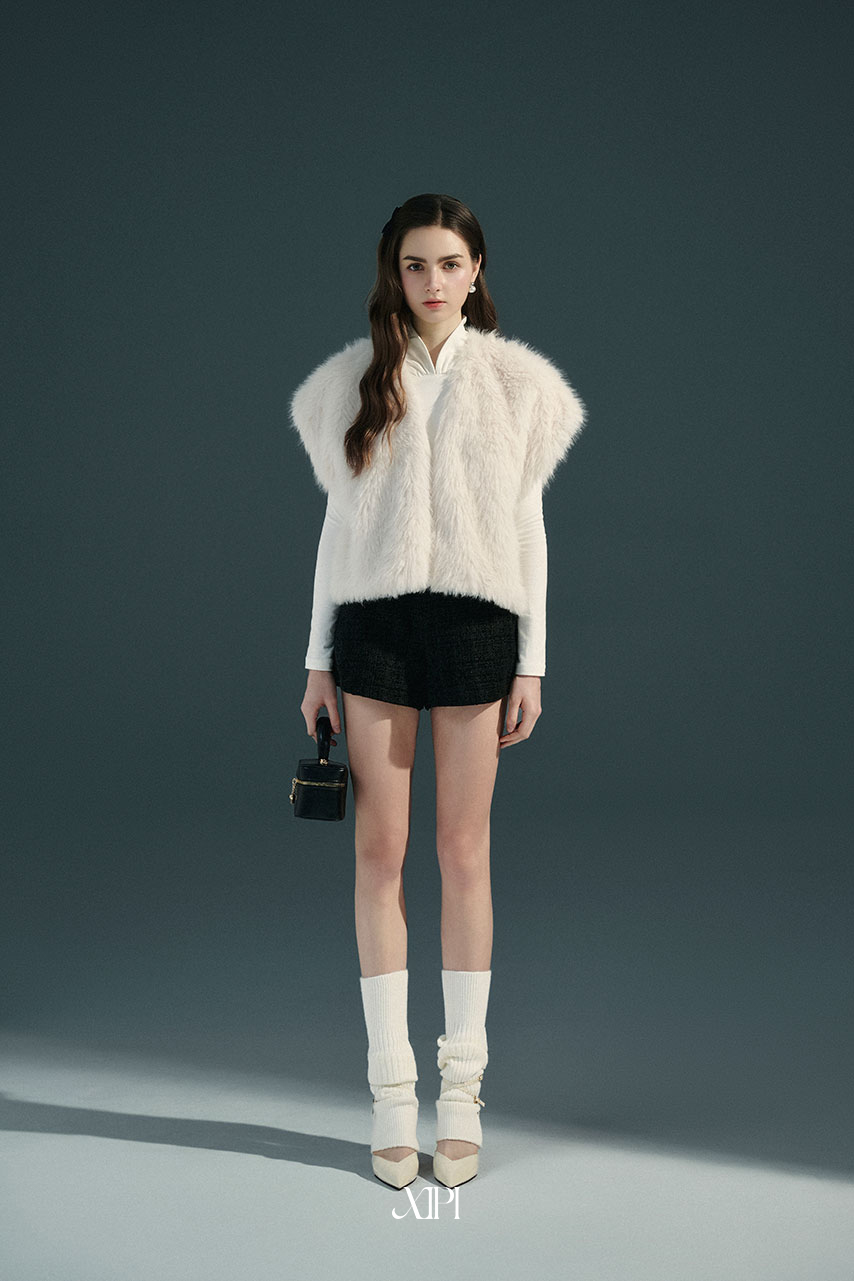 Rina Short - Quần Short Tweed Nhung Đen