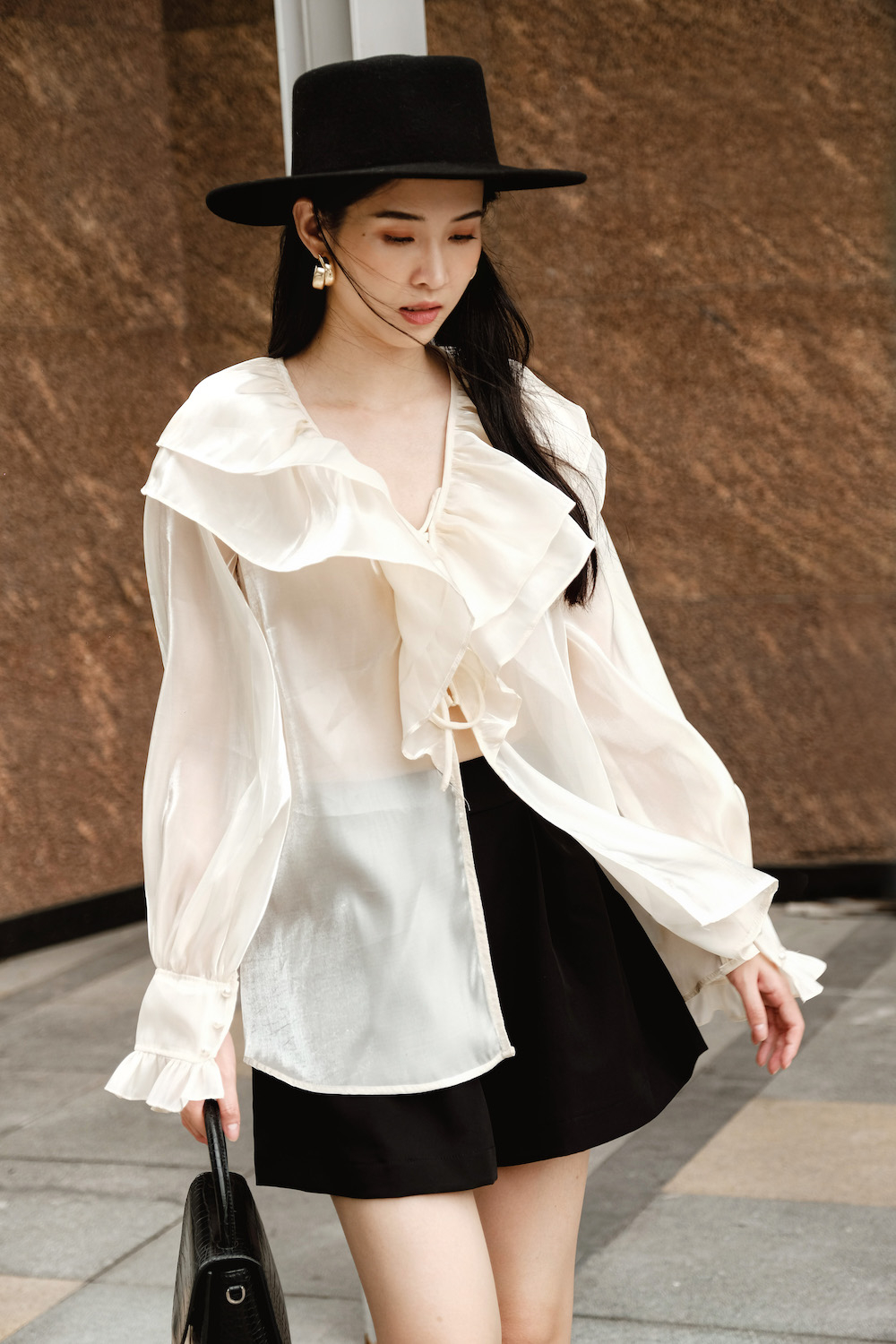 Áo Cổ Phối Bèo Tay Phồng Màu Da