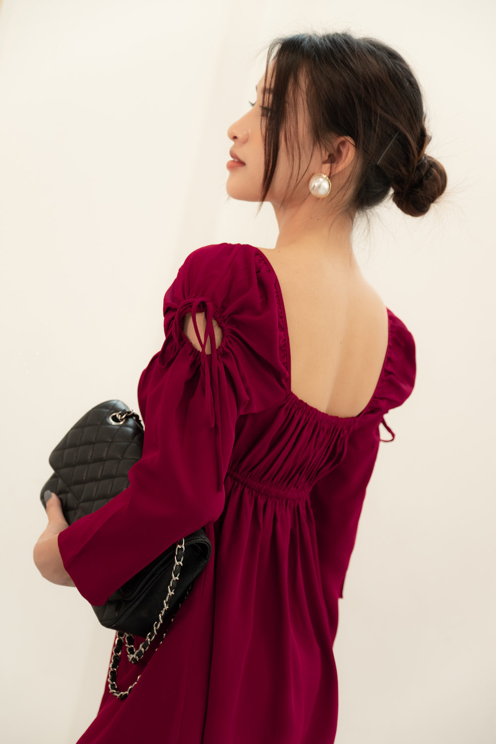 Đầm Nhún Ngực Tay Rút Dây Màu Đỏ alternate