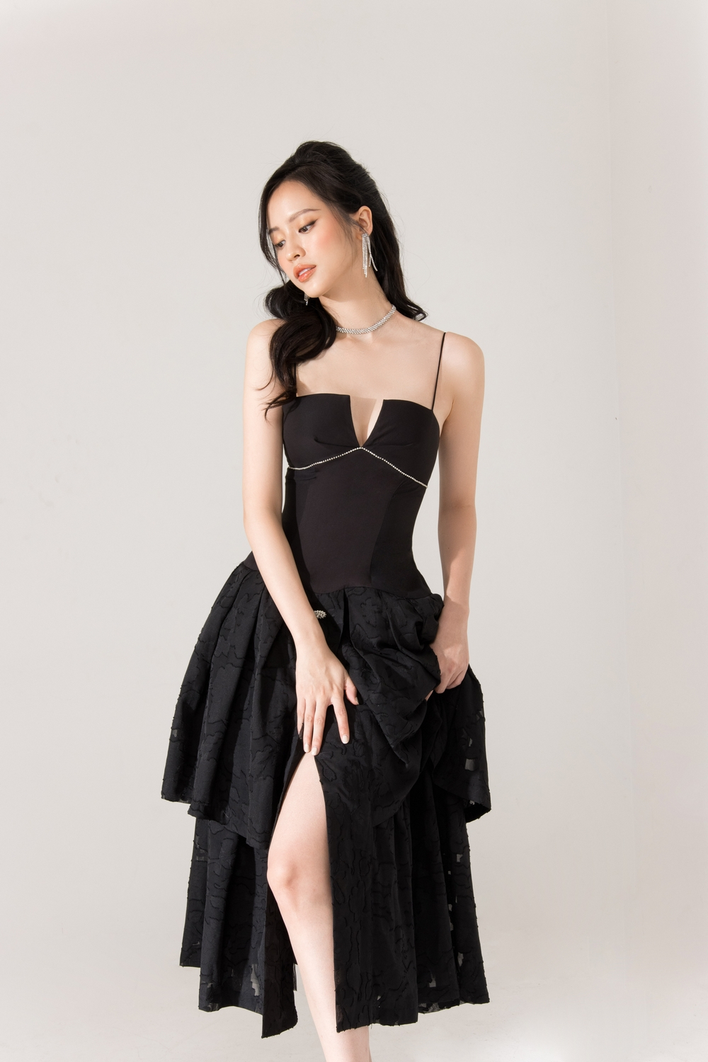 Lucinda - Đầm Dây Đen Viền Đá Tùng Phối Voan 2 Tầng