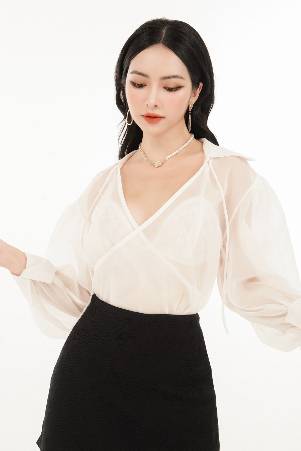 Áo Voan Trắng Xéo Tà Kèm Bra