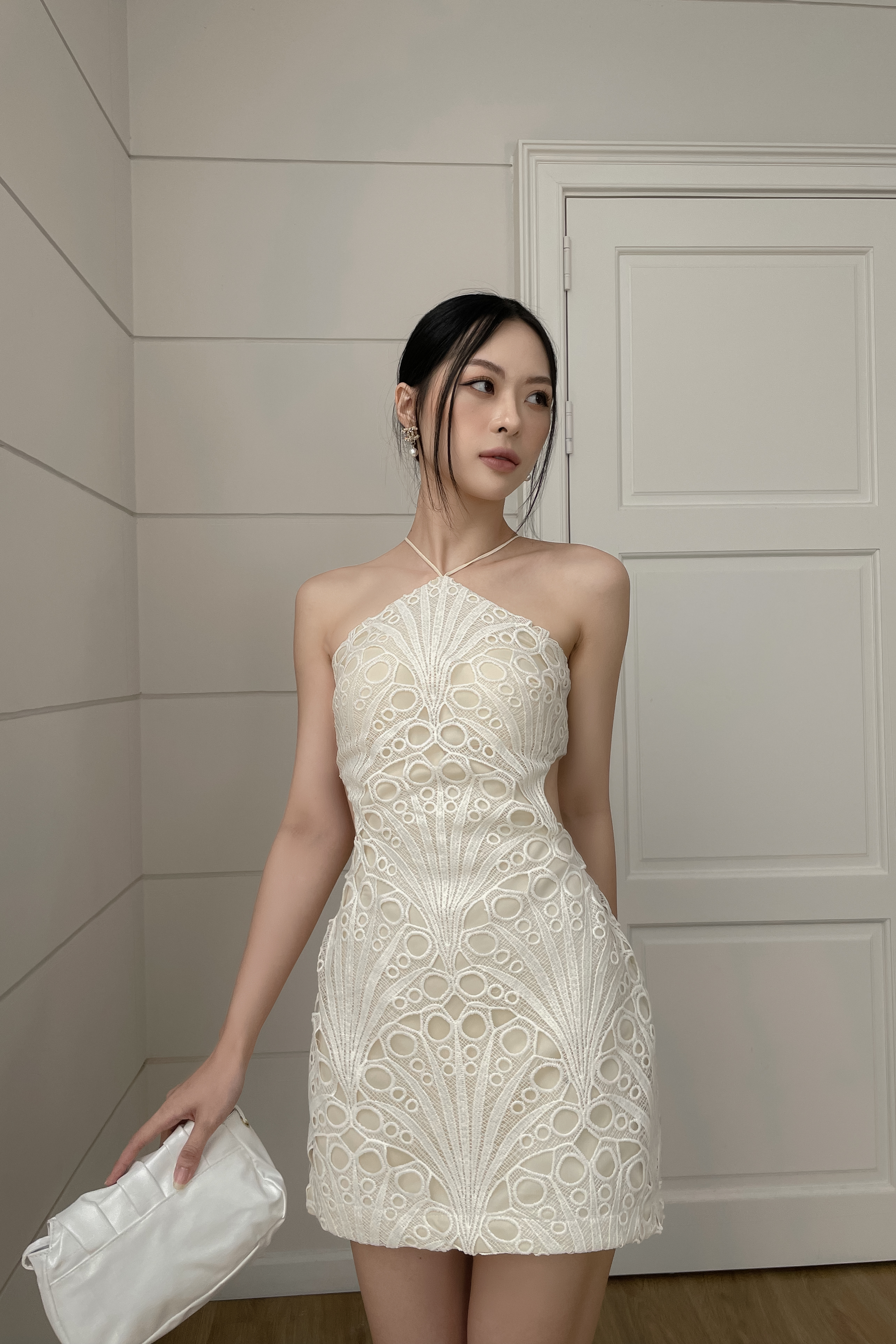 Đầm Yếm Ren Ngắn Khoét Eo