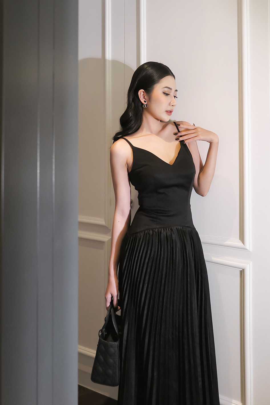 Đầm Đen 2 Dây Tùng Voan Dập Ly