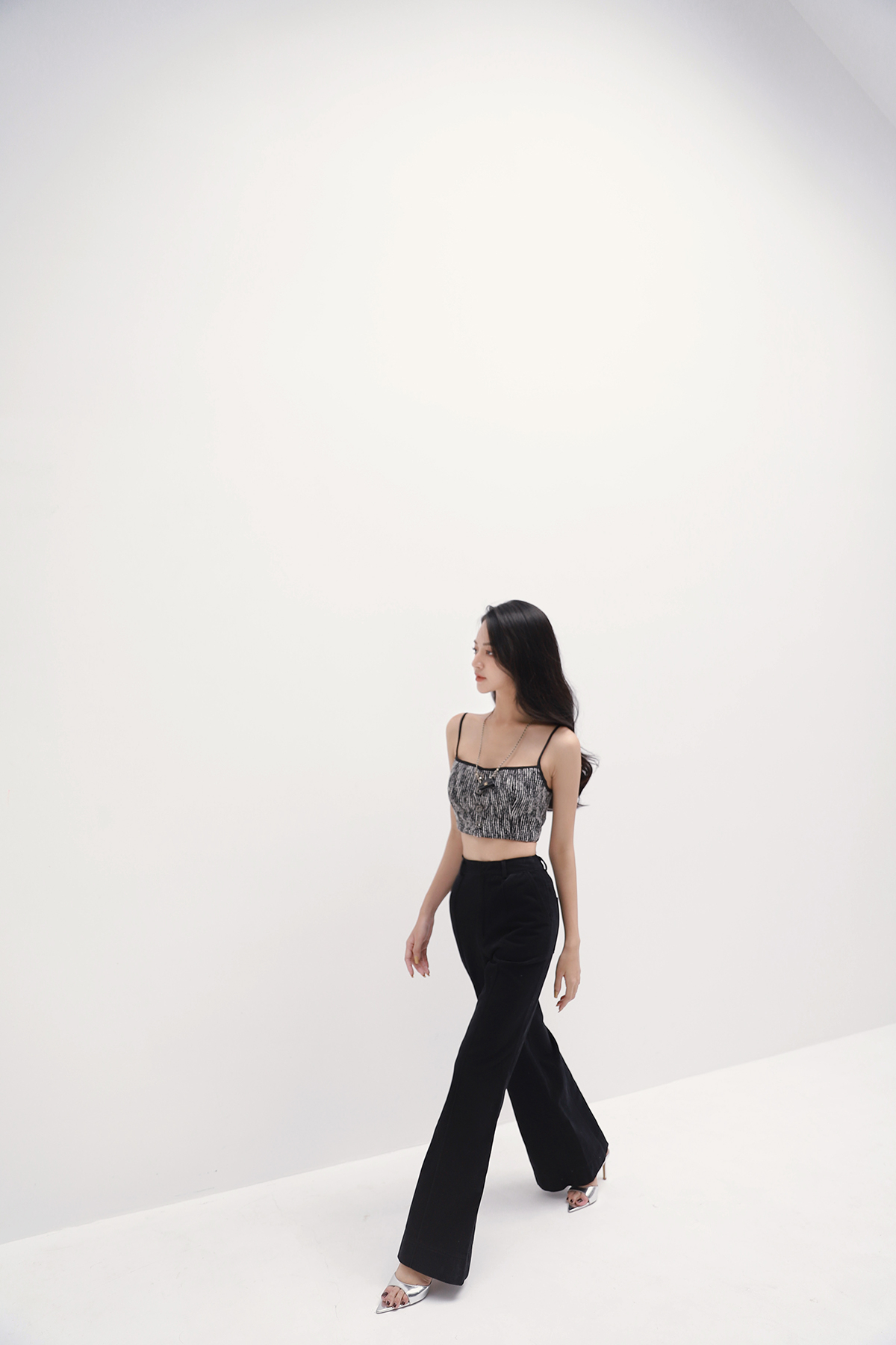Áo Dây Croptop Vải Bố Cài Nút Đá alternate