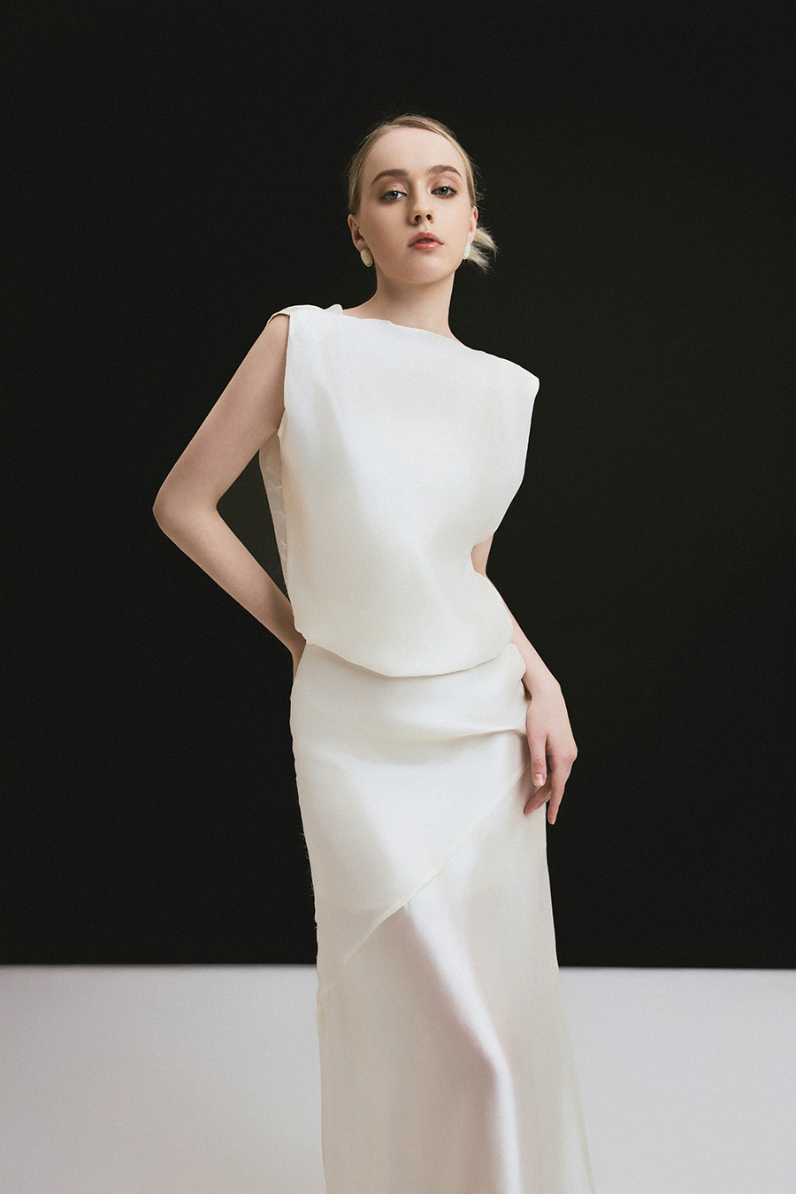 Eser Shirt – Áo Voan Bóng Mờ Lưng Đổ Kèm Áo Dây