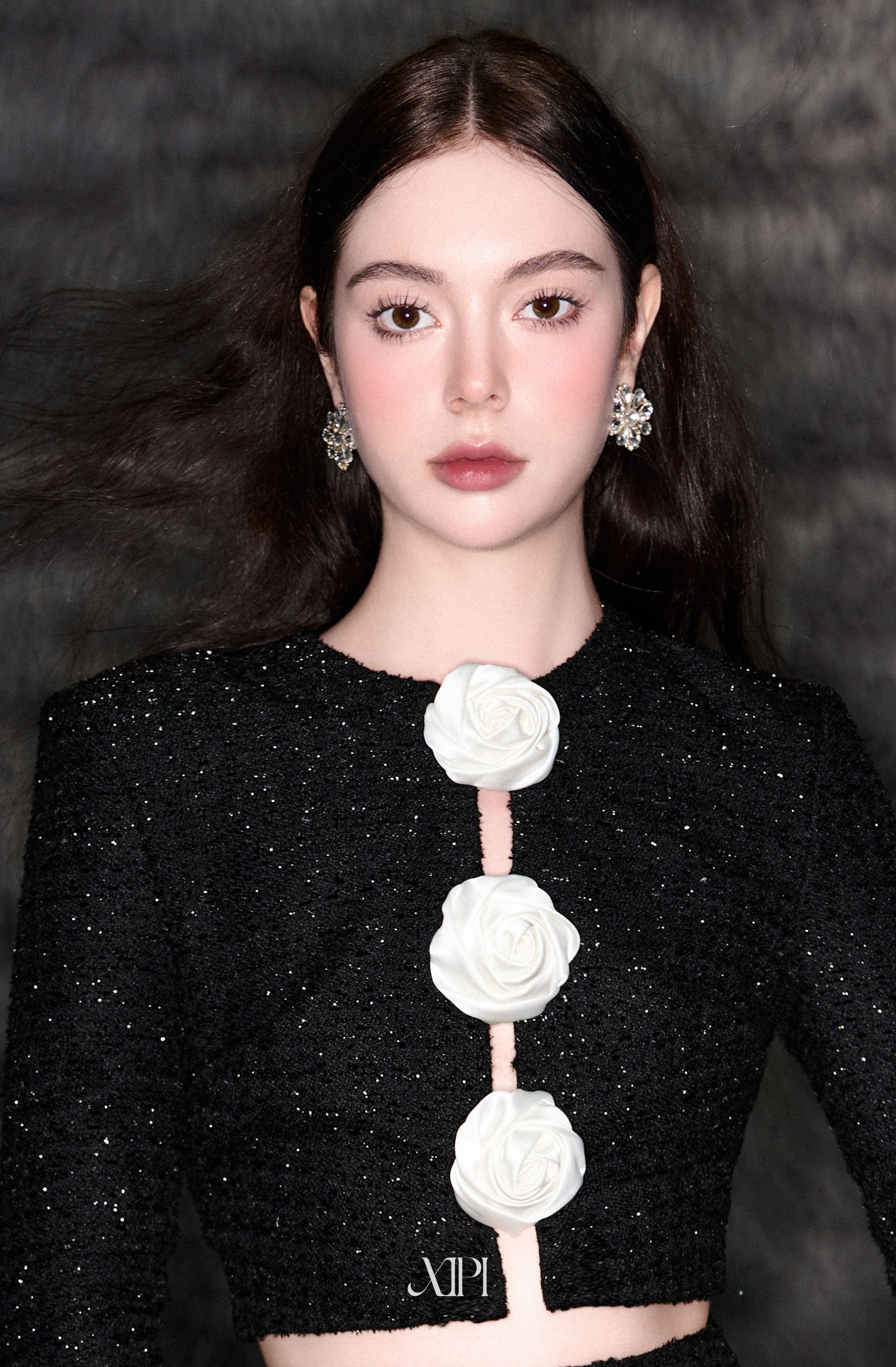 Emily - Áo Khoác Bố Croptop Kèm Hoa Trắng