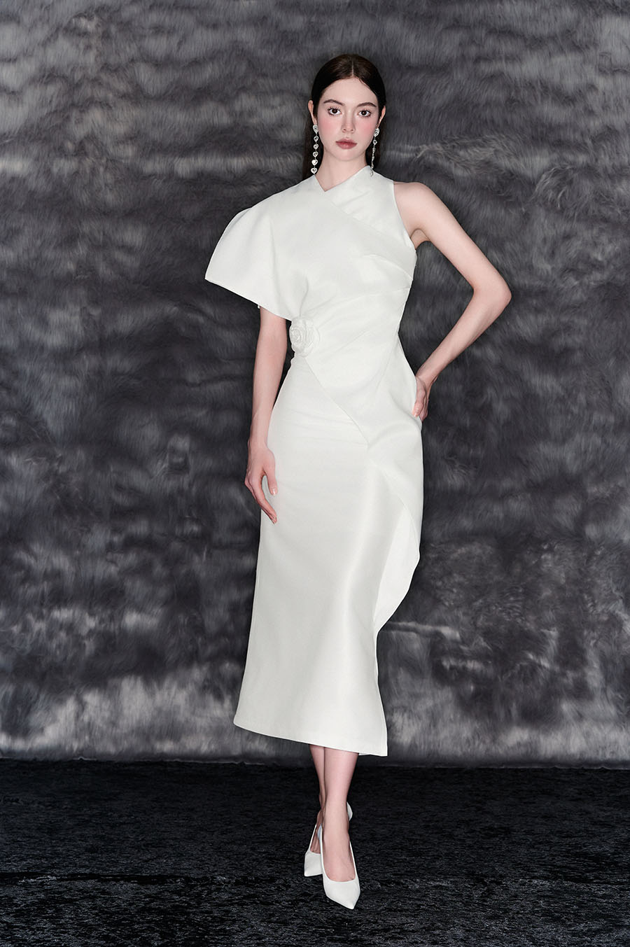 Jasmine - Đầm Trắng Tay Lệch Kèm Hoa alternate