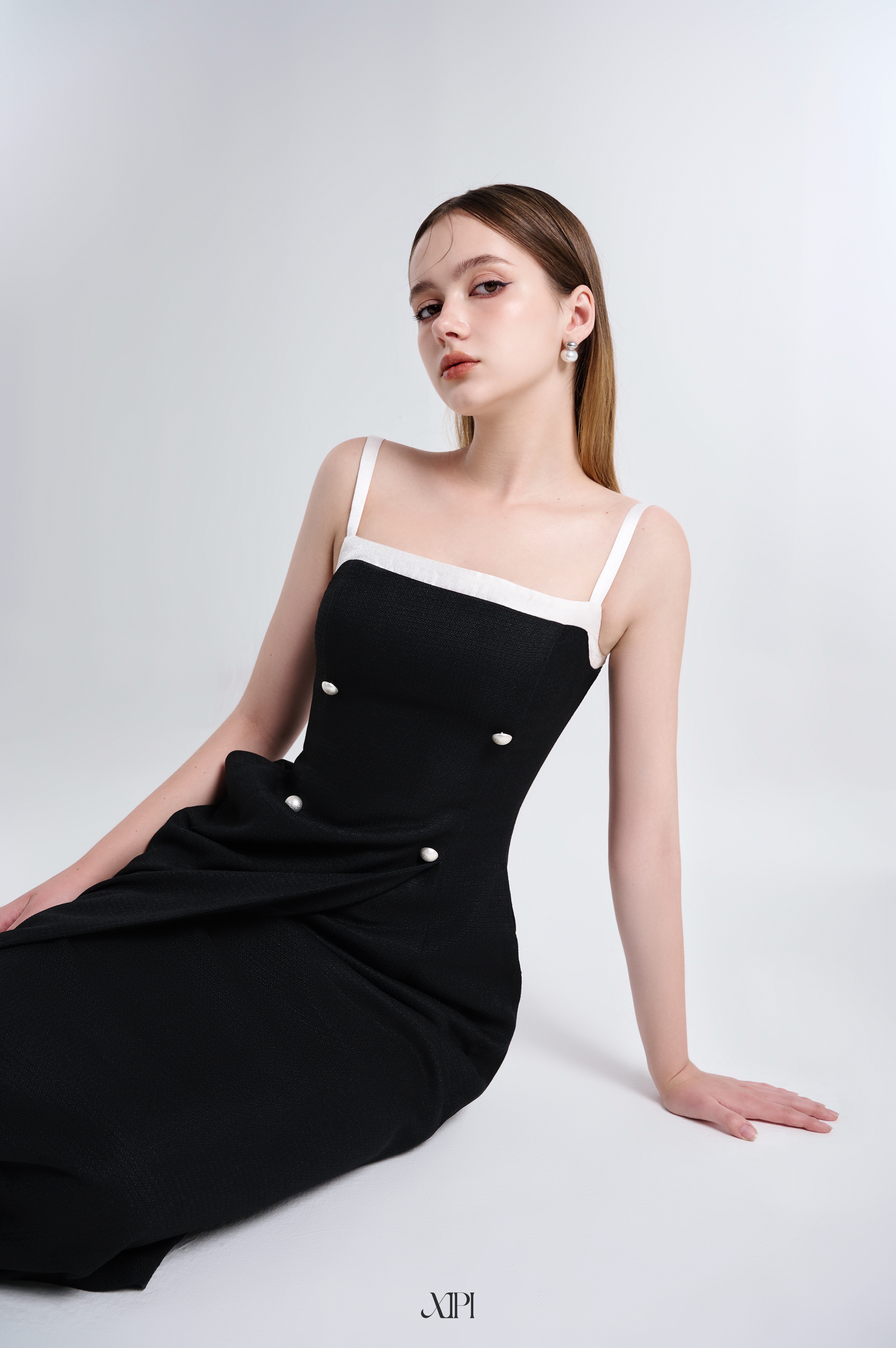 Chloe - Đầm Bố Đen Viền Dây Trắng Nút Trắng alternate