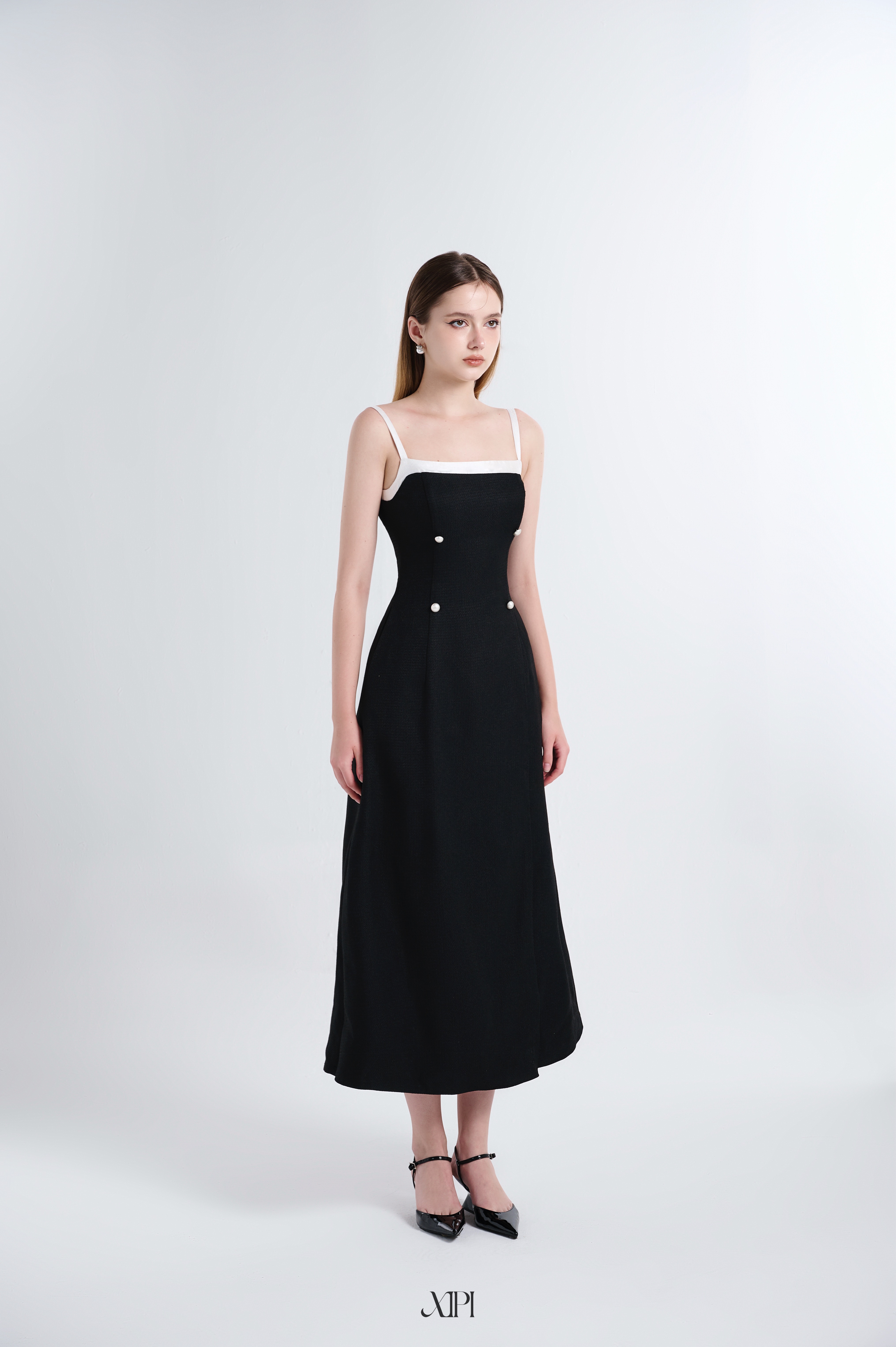 Chloe - Đầm Bố Đen Viền Dây Trắng Nút Trắng