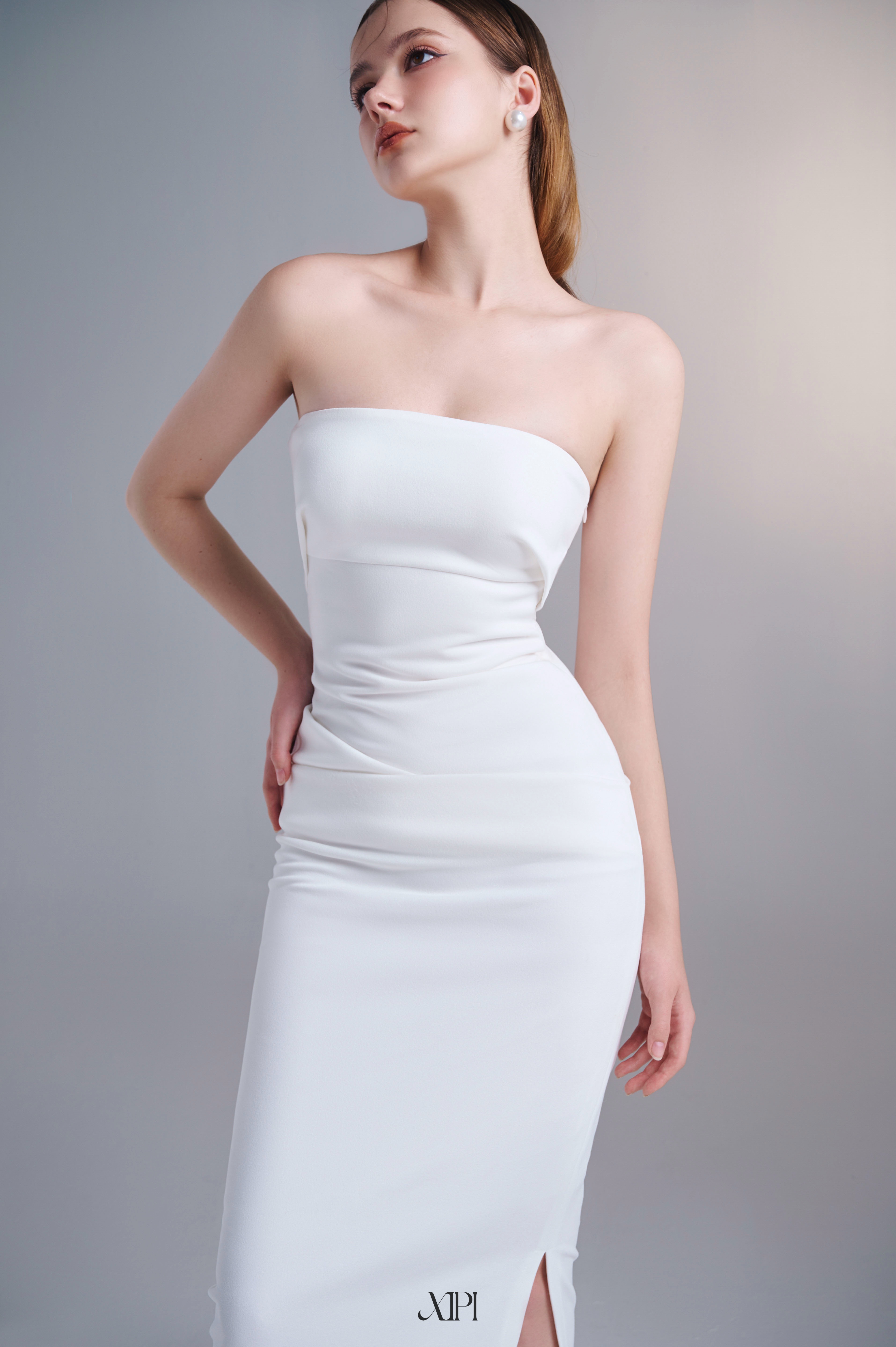 Caily (White) - Đầm Ống Xếp Kiểu Màu Trắng alternate