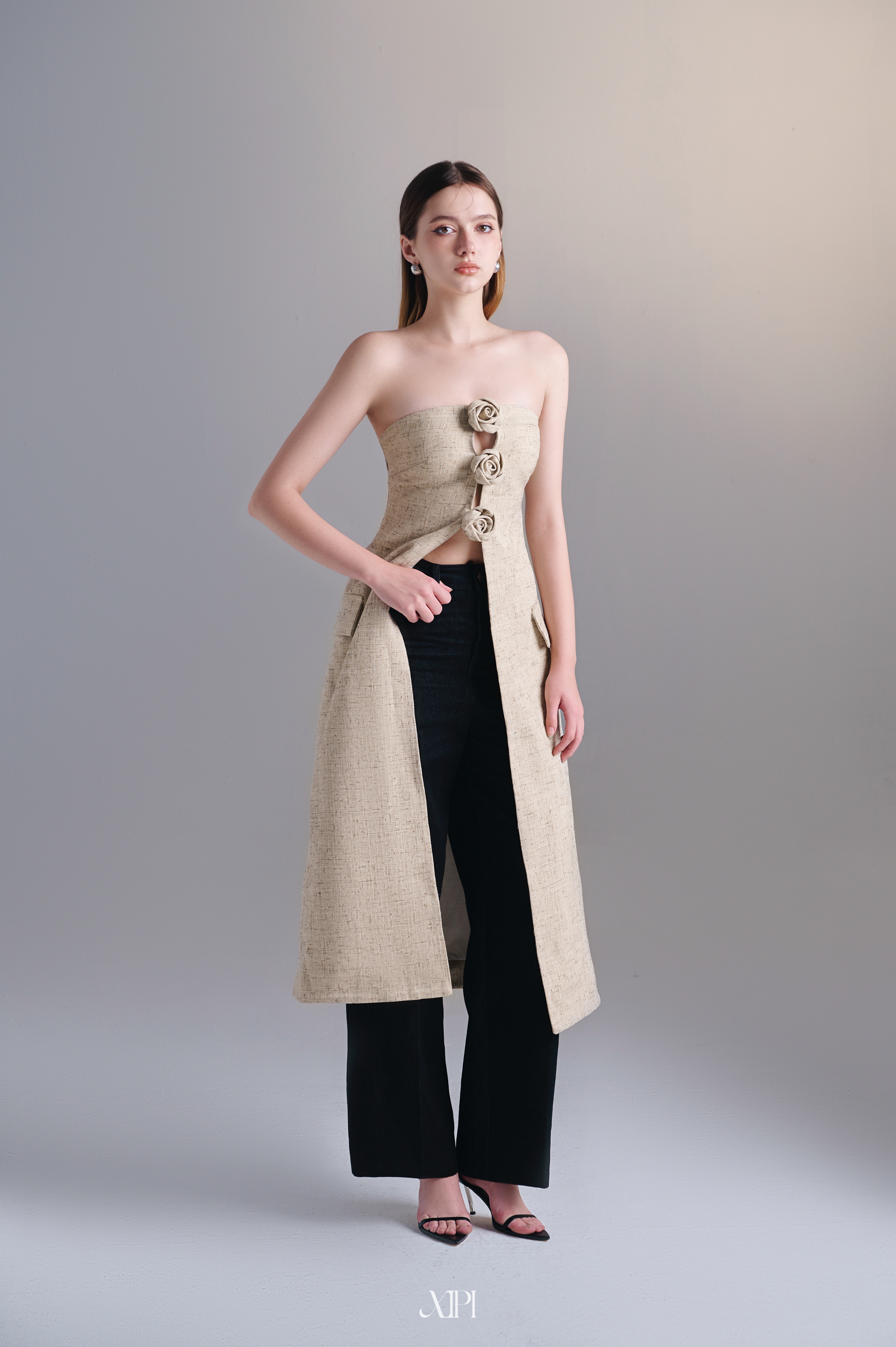 Quinn - Áo Ống Tà Dài Đính Hoa Vải Bố alternate