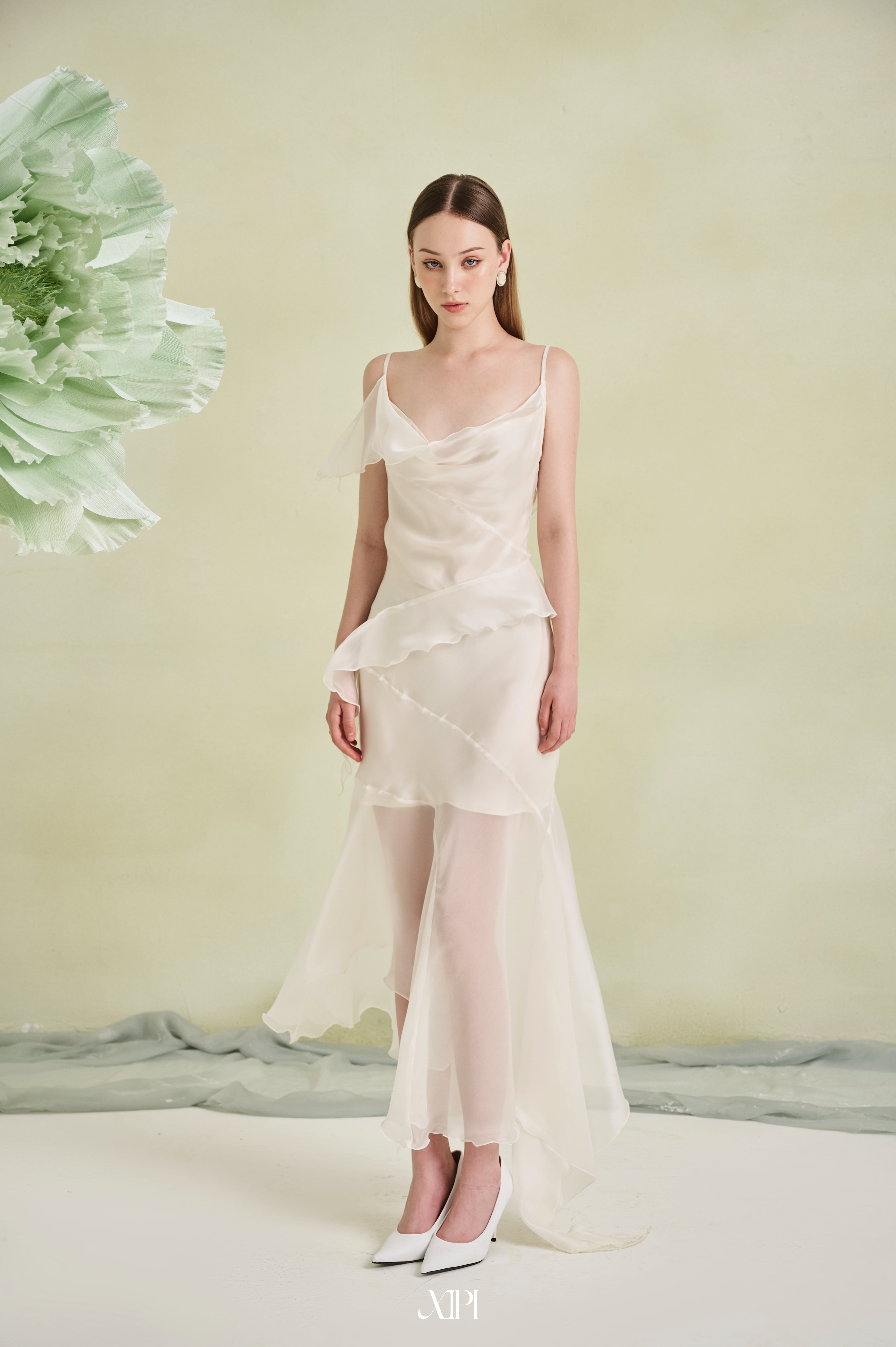 Ophelia - Đầm Voan Kem Cổ Đổ Lót Lụa