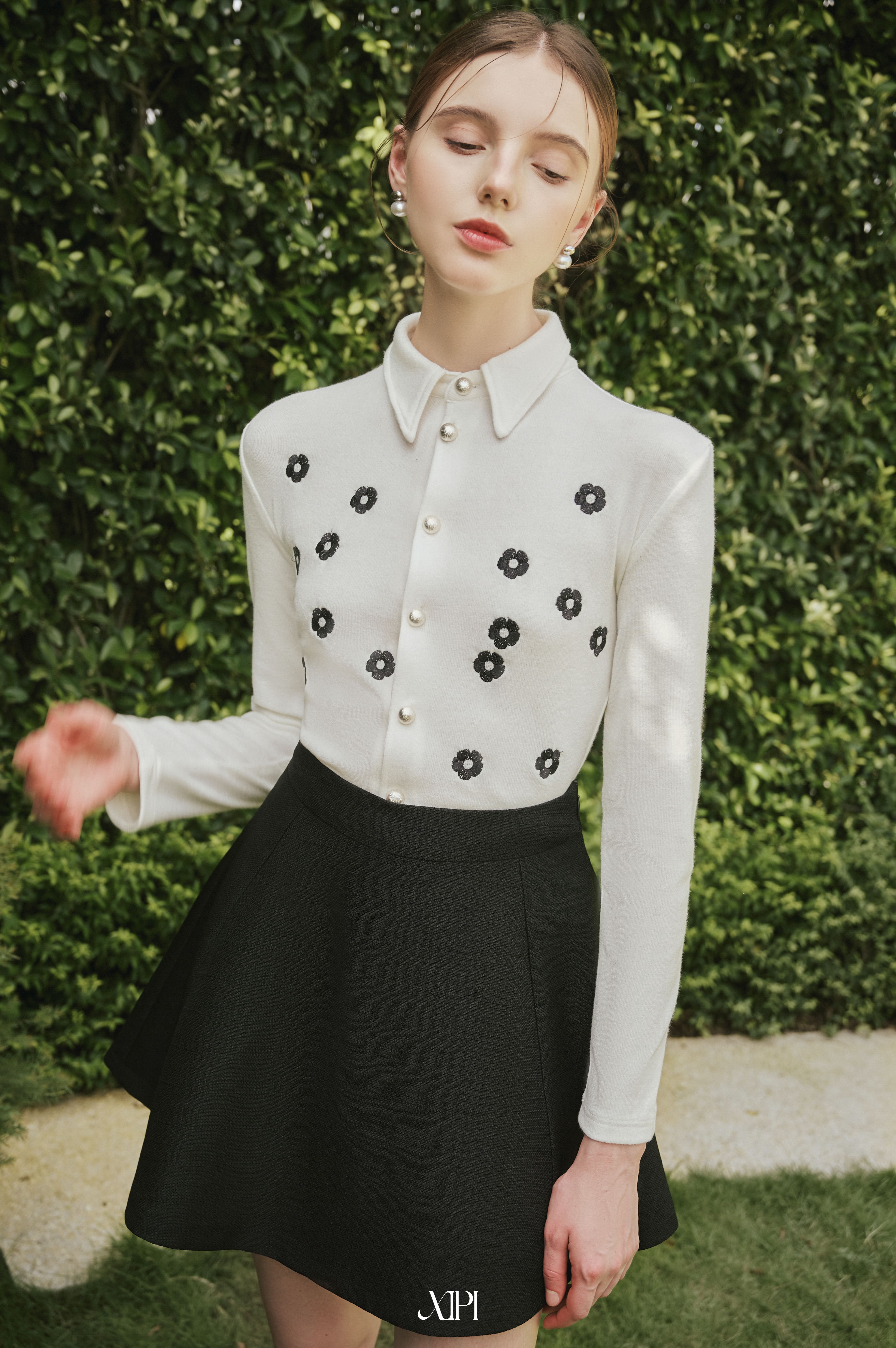 Eden Skirt - Chân Váy Đen Vải Bố Xòe Gợn alternate