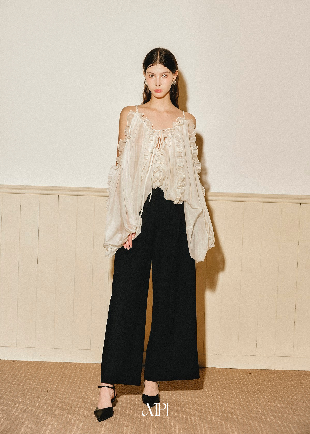 Natalie Pants - Quần Kaki Đen Ống Rộng Lưng Thấp Kèm Dây