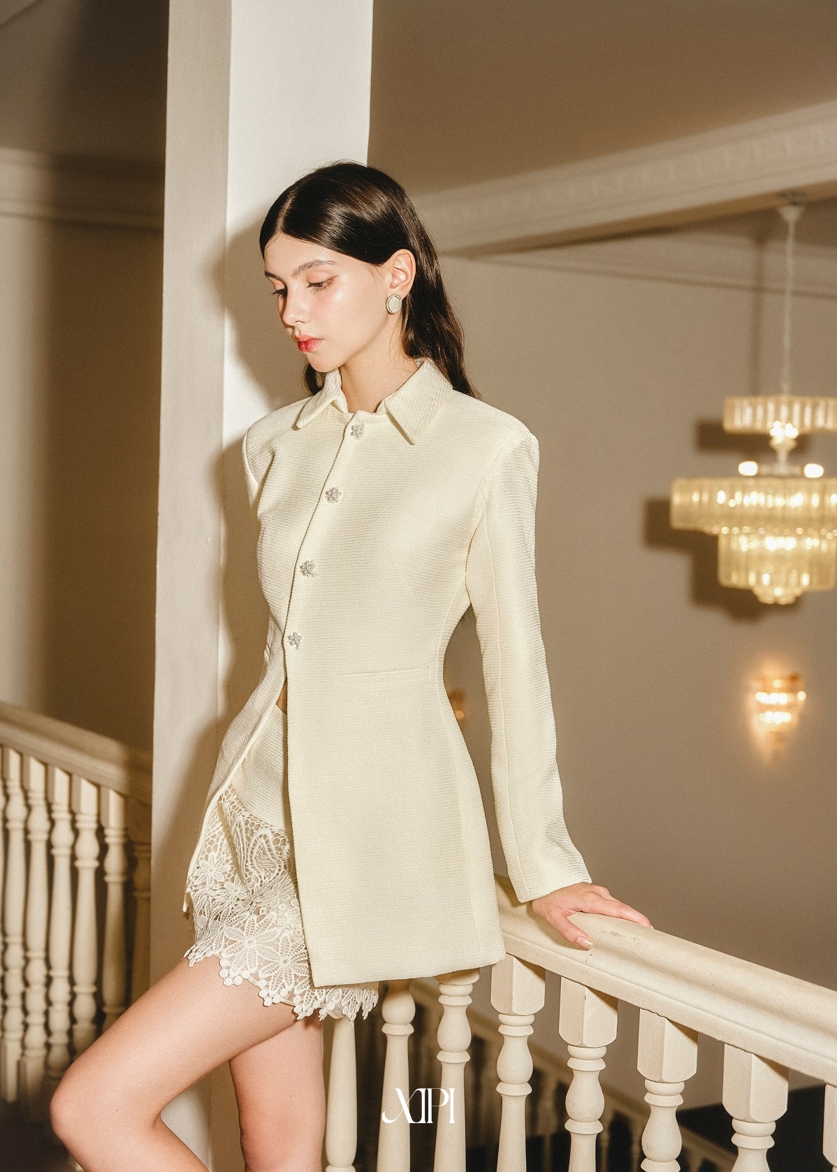 Farah Coat - Áo Tweed Kem Dài Tay Tà V Đính Nút Ngọc alternate