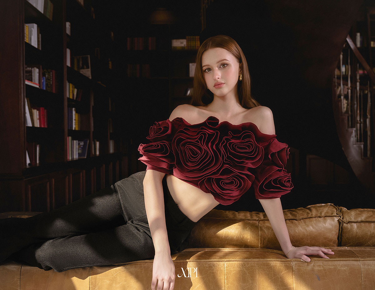 Elina Red Top - Áo Croptop Bẹt Vai Đỏ Đính Hoa