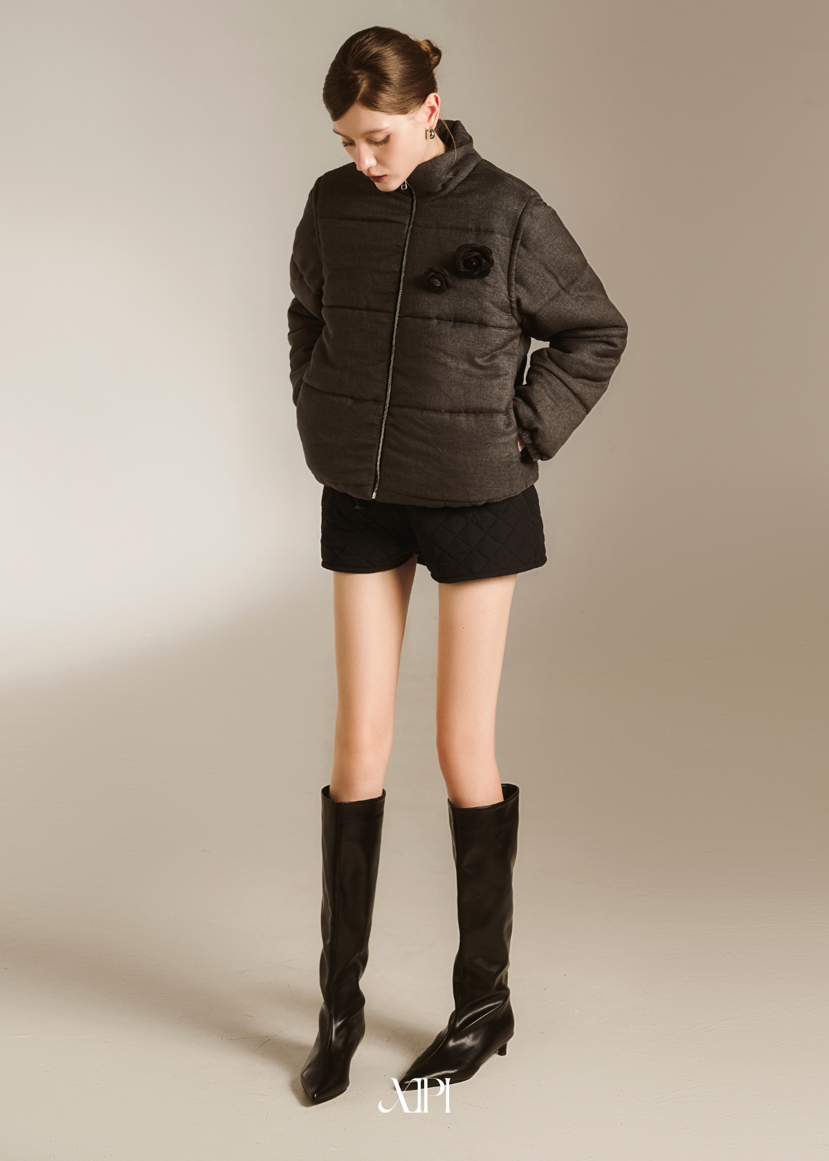 Zoe Jacket - Áo Phao Bố Xám Đính Hoa Tay Tháo Rời