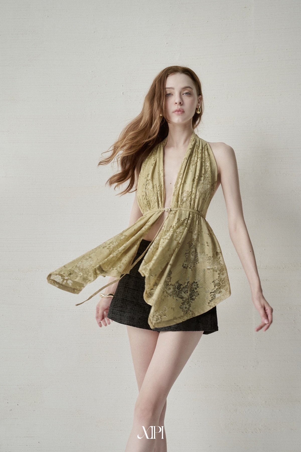 Flowy Top - Áo Ren Vàng Rêu Cổ Yếm Dập Ly