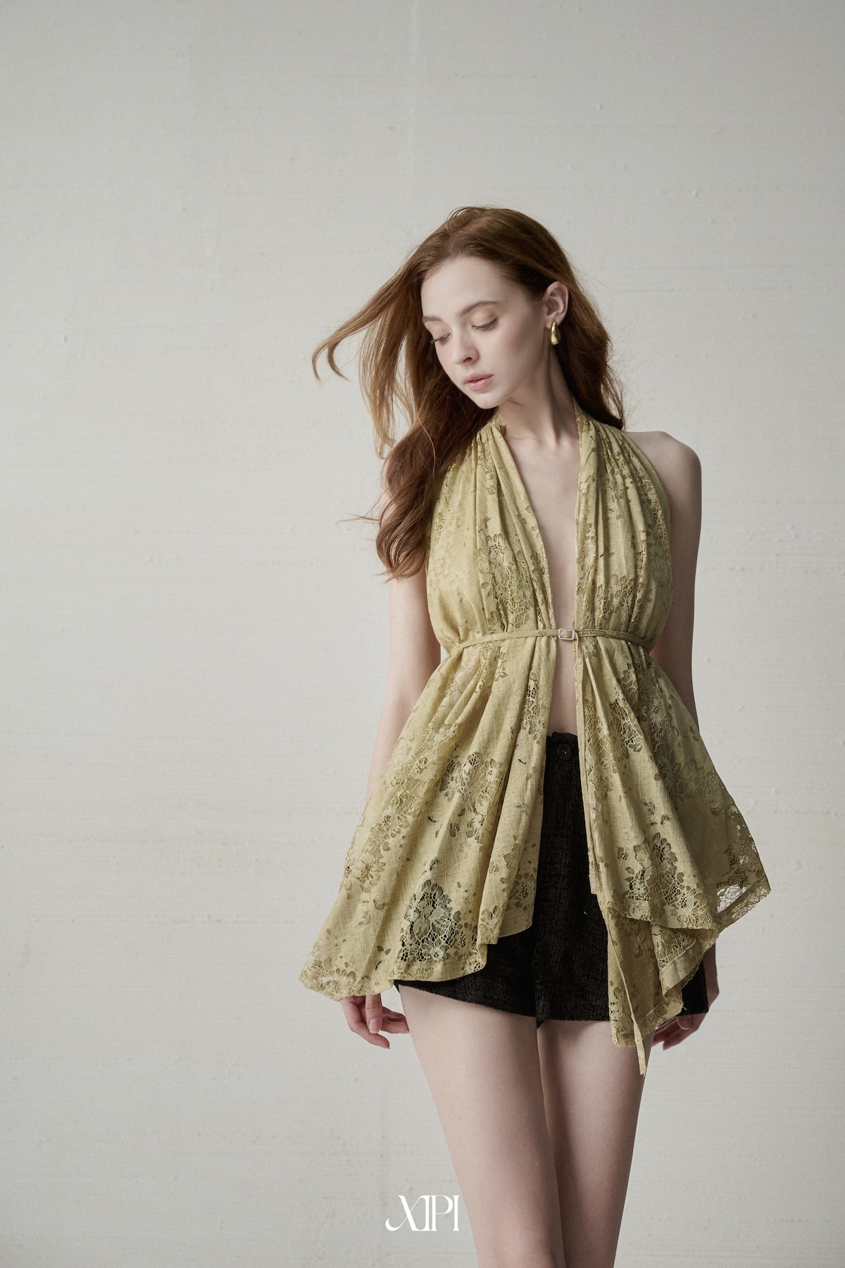 Flowy Top - Áo Ren Vàng Rêu Cổ Yếm Dập Ly alternate