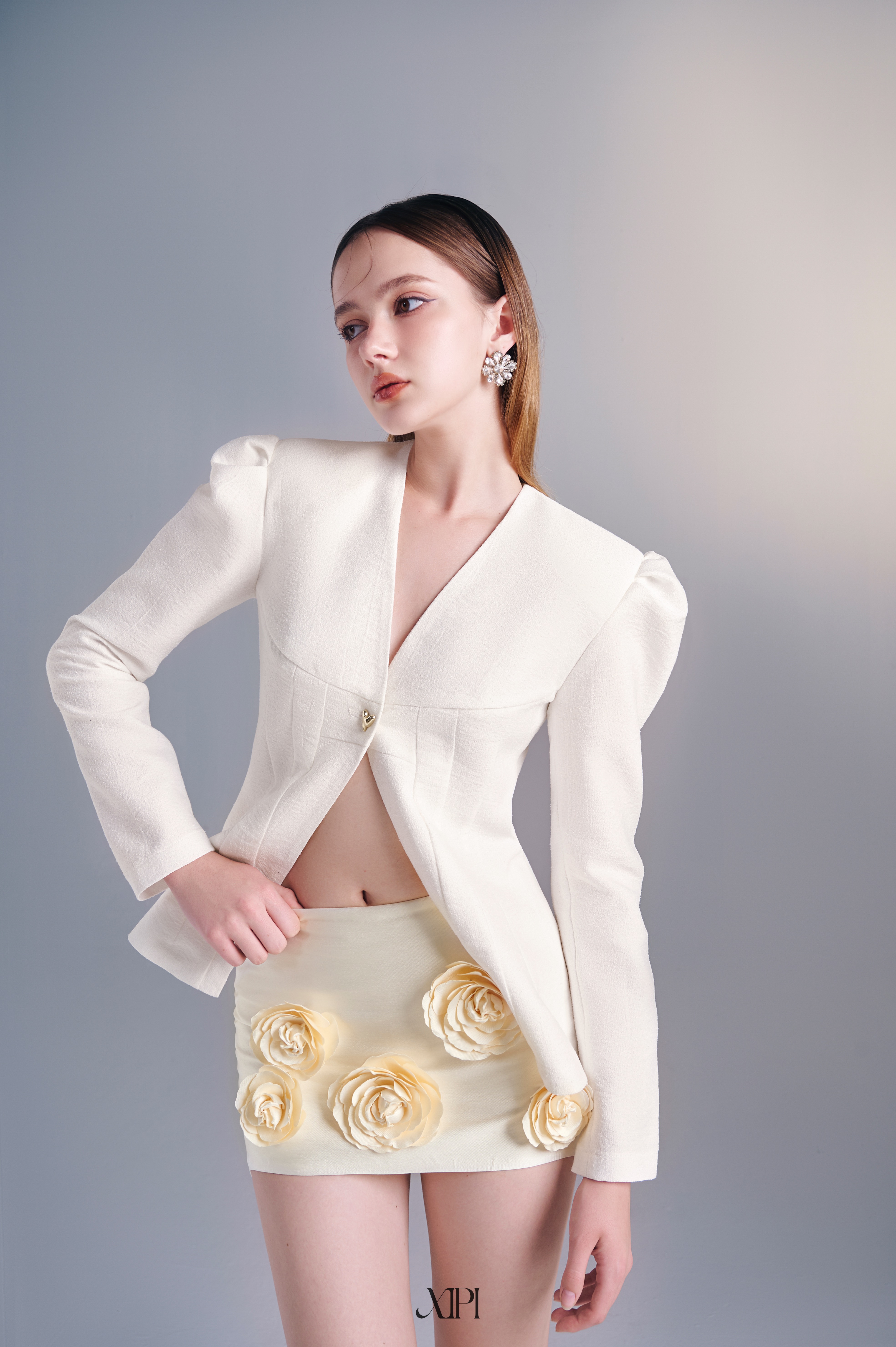 Camellia - Chân Váy Phi Mờ Đính Hoa Màu Kem alternate