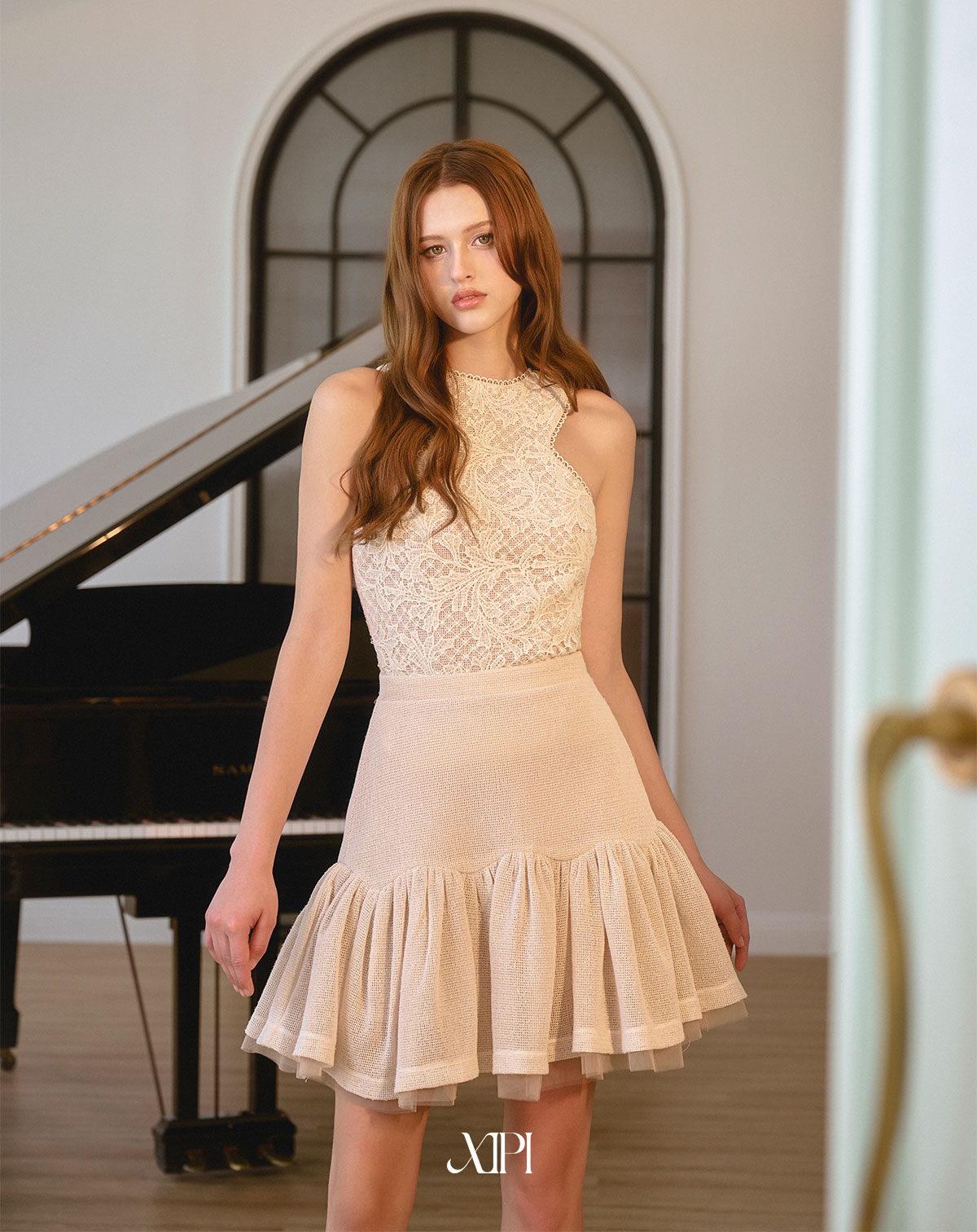 Rachel Top - Áo Ren Kem Cổ Yếm Viền Ren