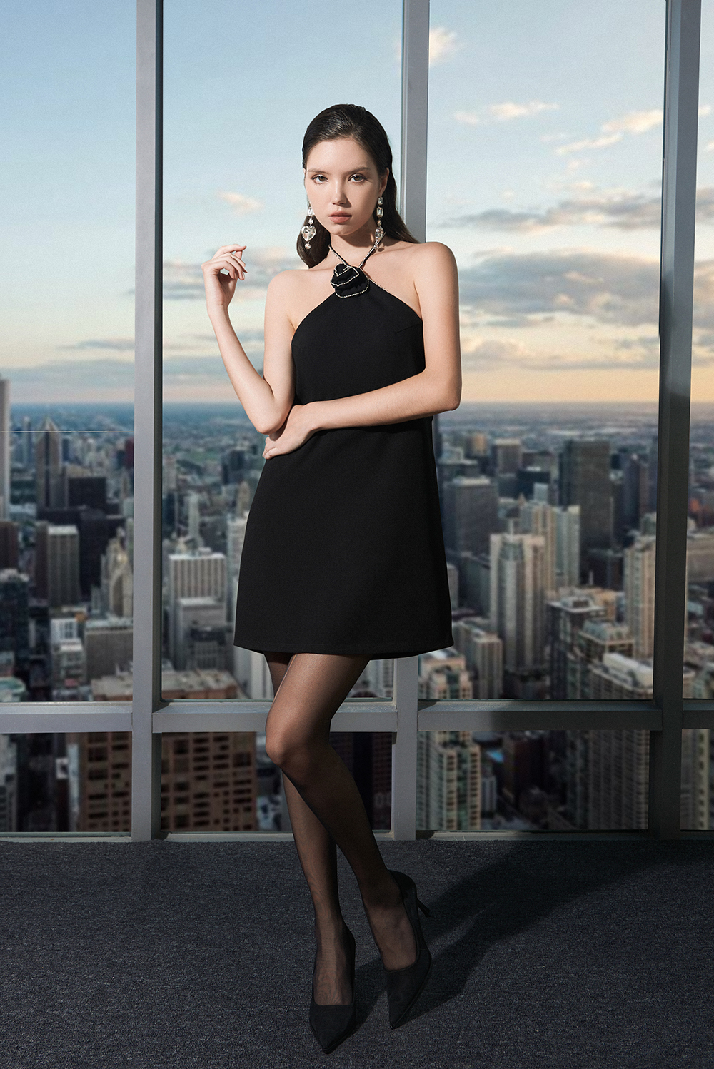Sophia - Đầm Yếm Đen Lưng Đổ Cổ Đính Hoa Viền Dây Đá
