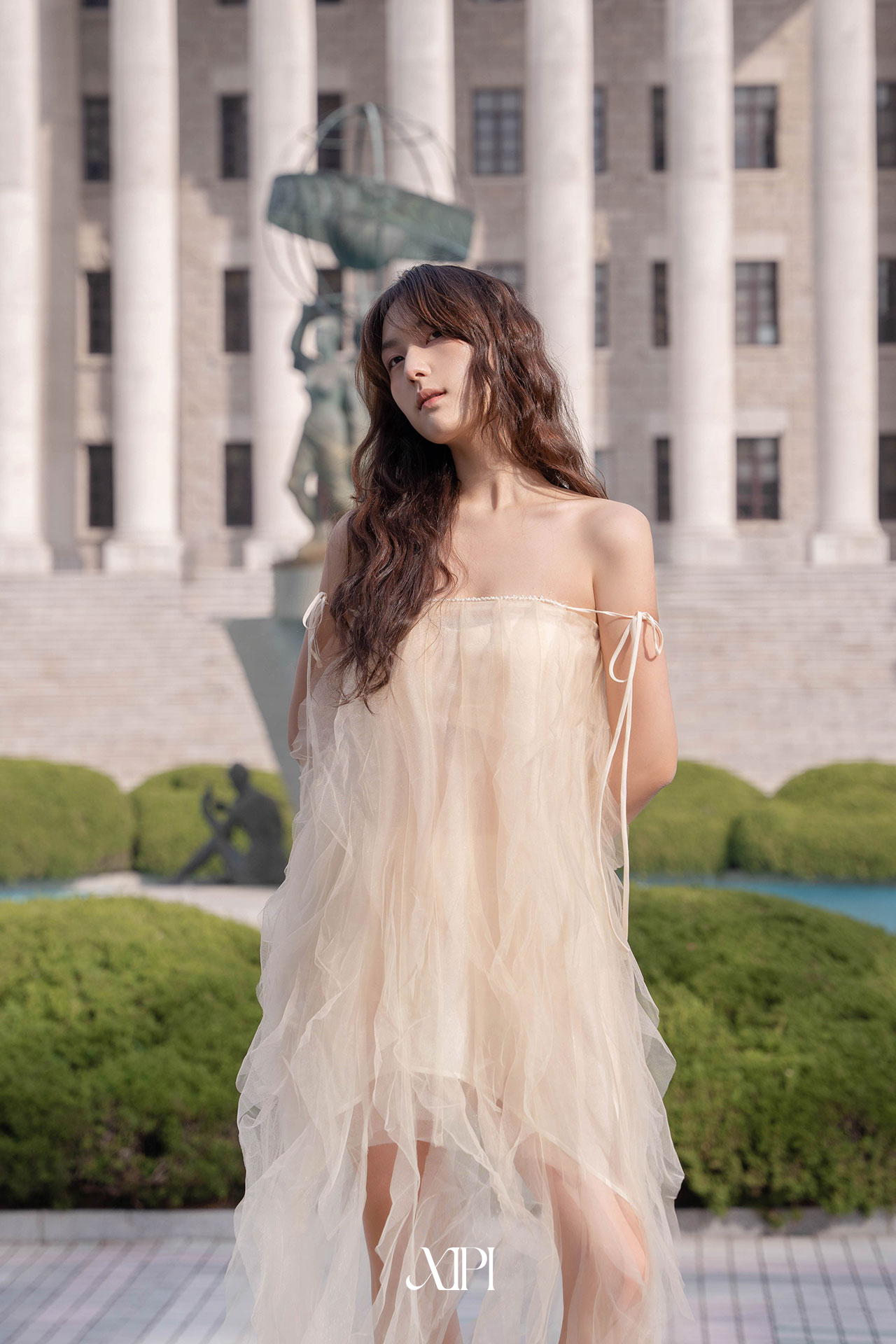Joylynn Dress - Đầm Ống Lưới Kem Bèo Dọc alternate