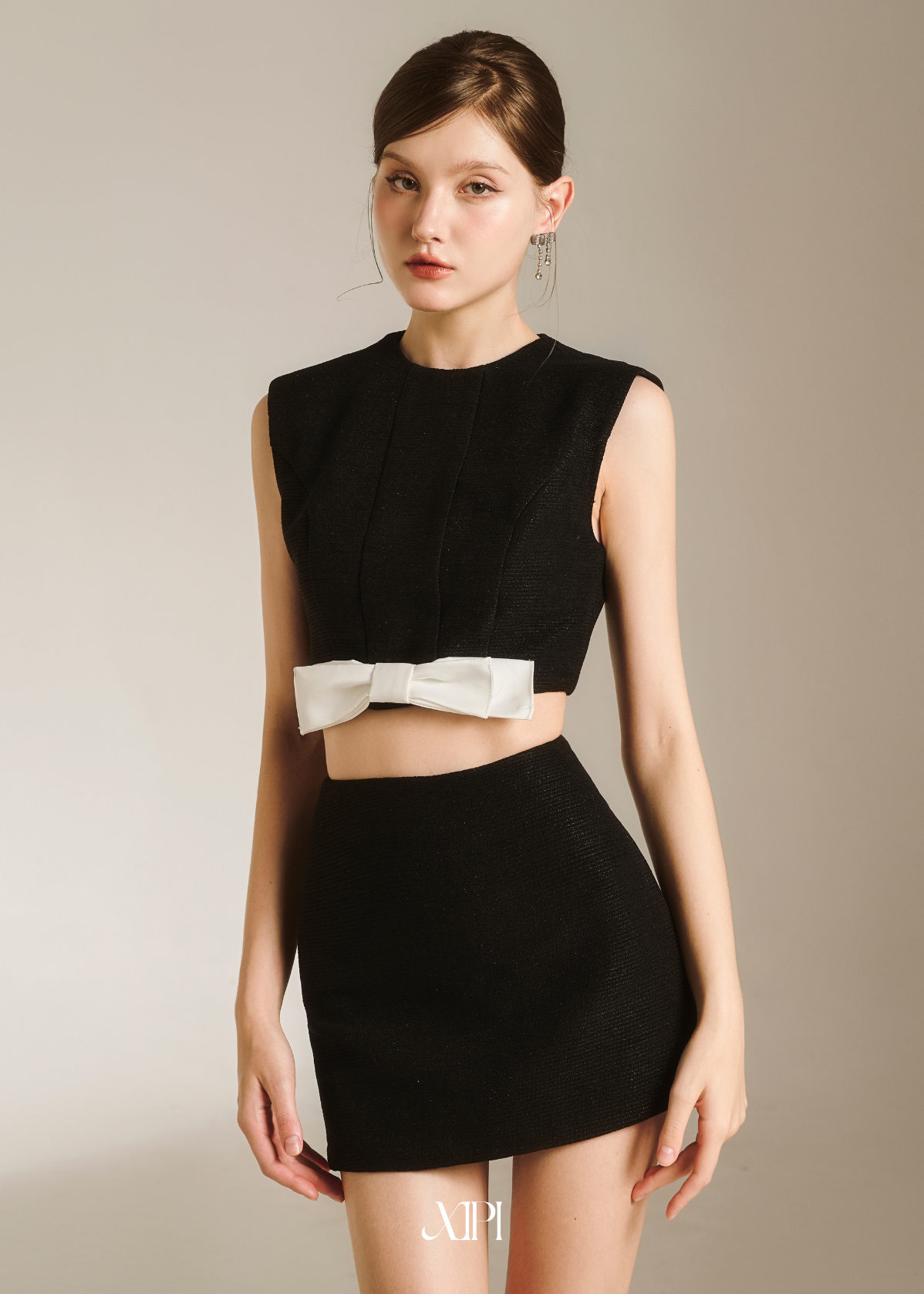 Kaia Top - Áo Tweed Đen Crotop Đính Nơ