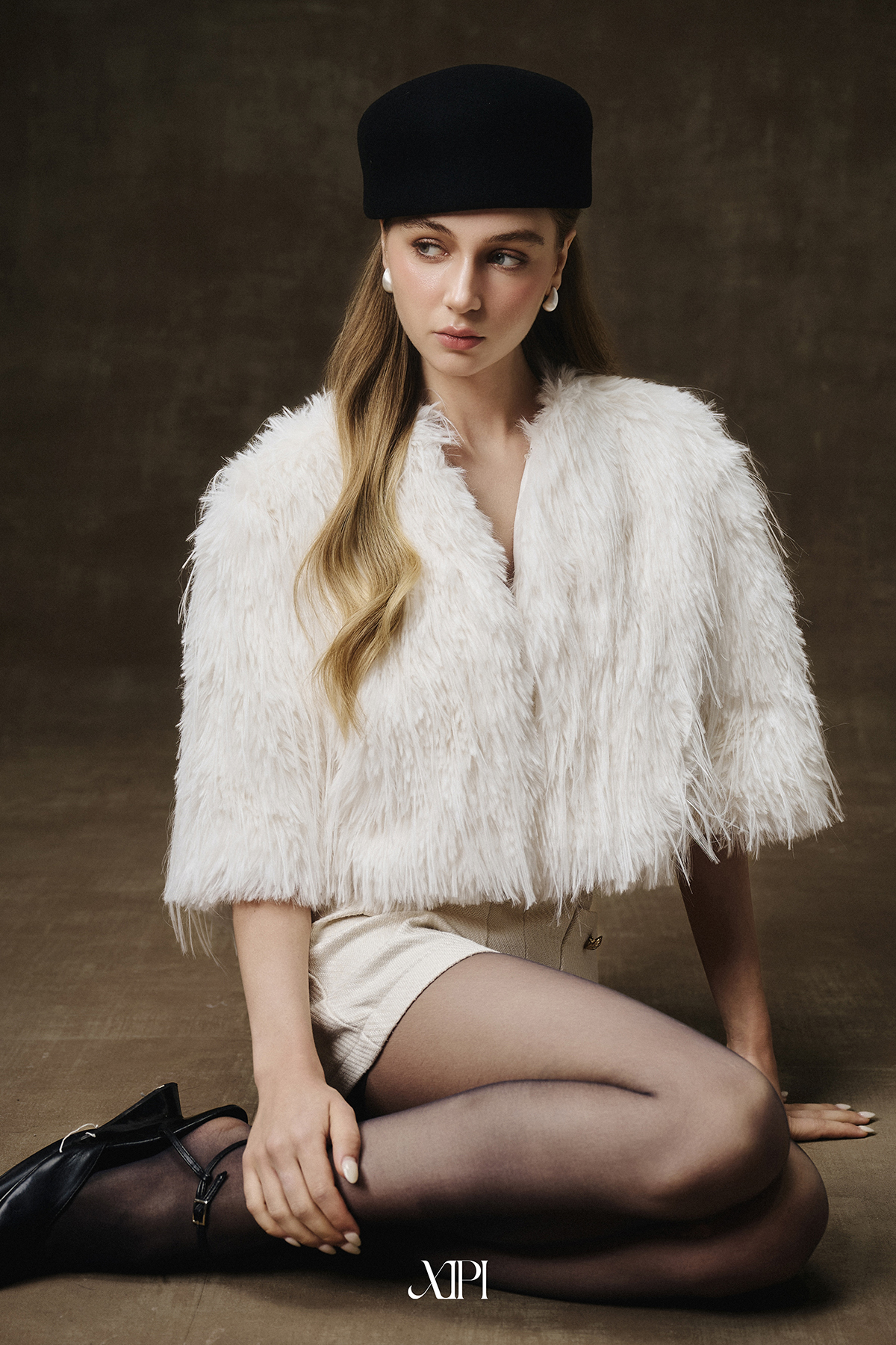 Sasha Jacket - Áo Lông Trắng Croptop