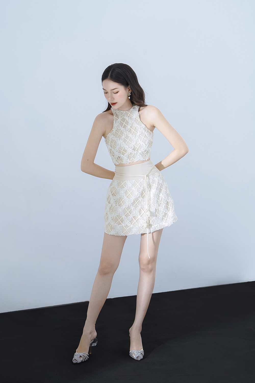 Áo Croptop Ren Màu Kem alternate