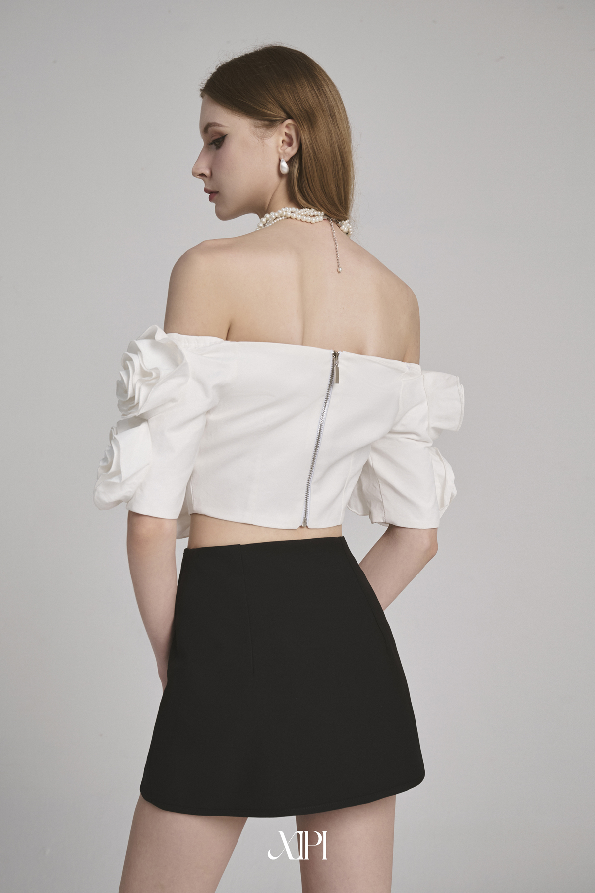 Elina White Top - Áo Croptop Bẹt Vai Trắng Đính Hoa