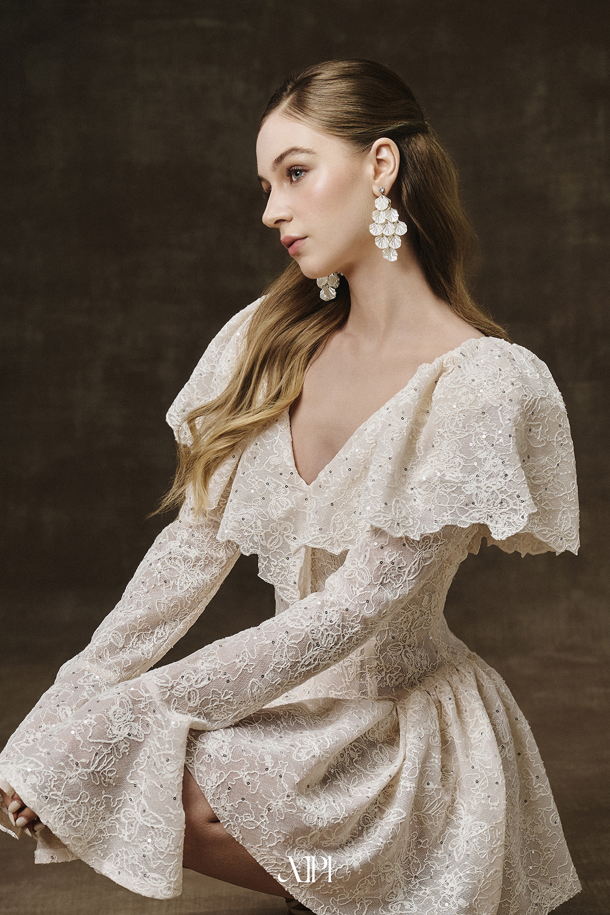 Anya Dress - Đầm Ren Kem Dài Tay Tùng Xoè