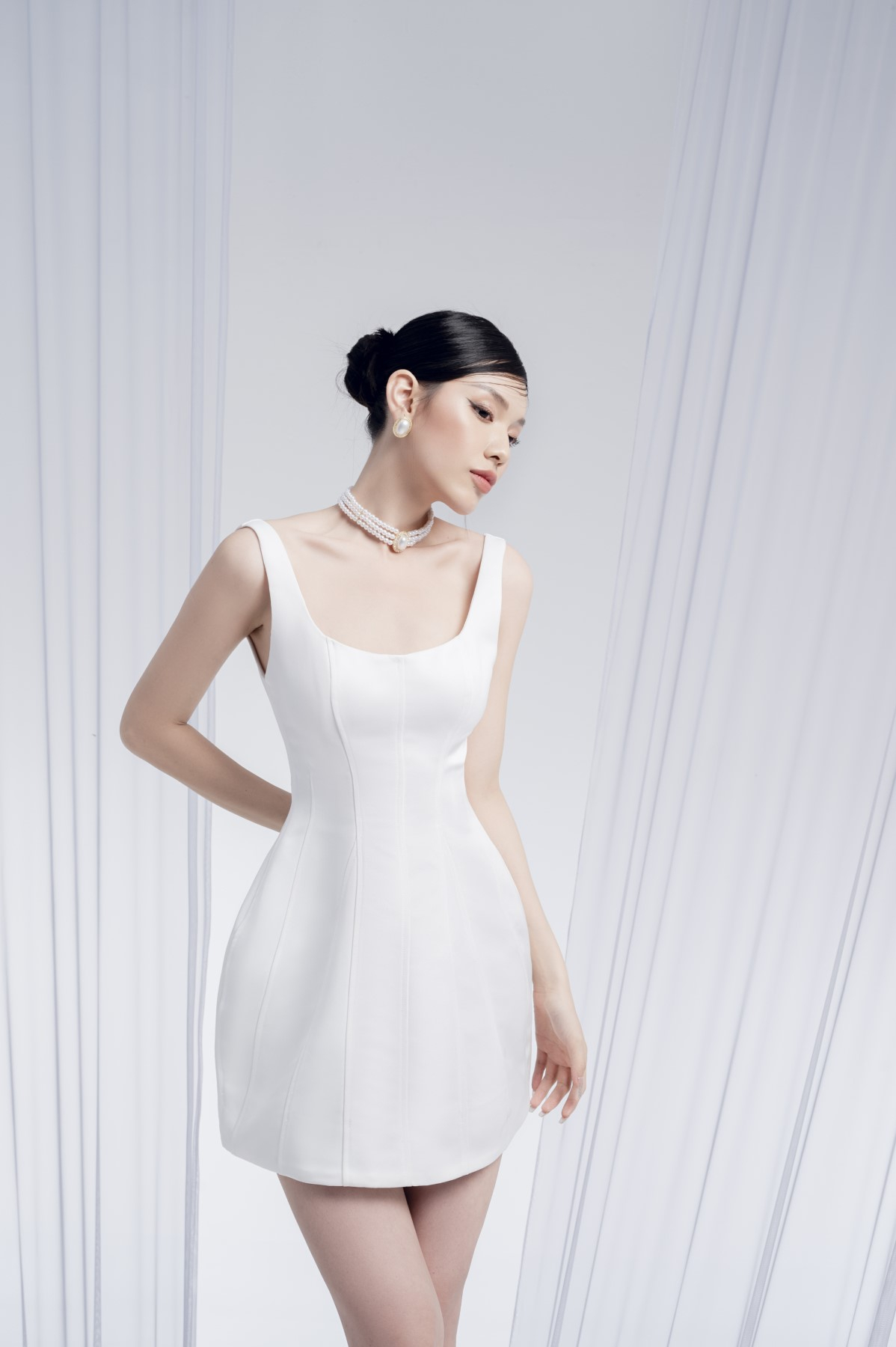 Đầm Trắng Cổ U Rã Thân