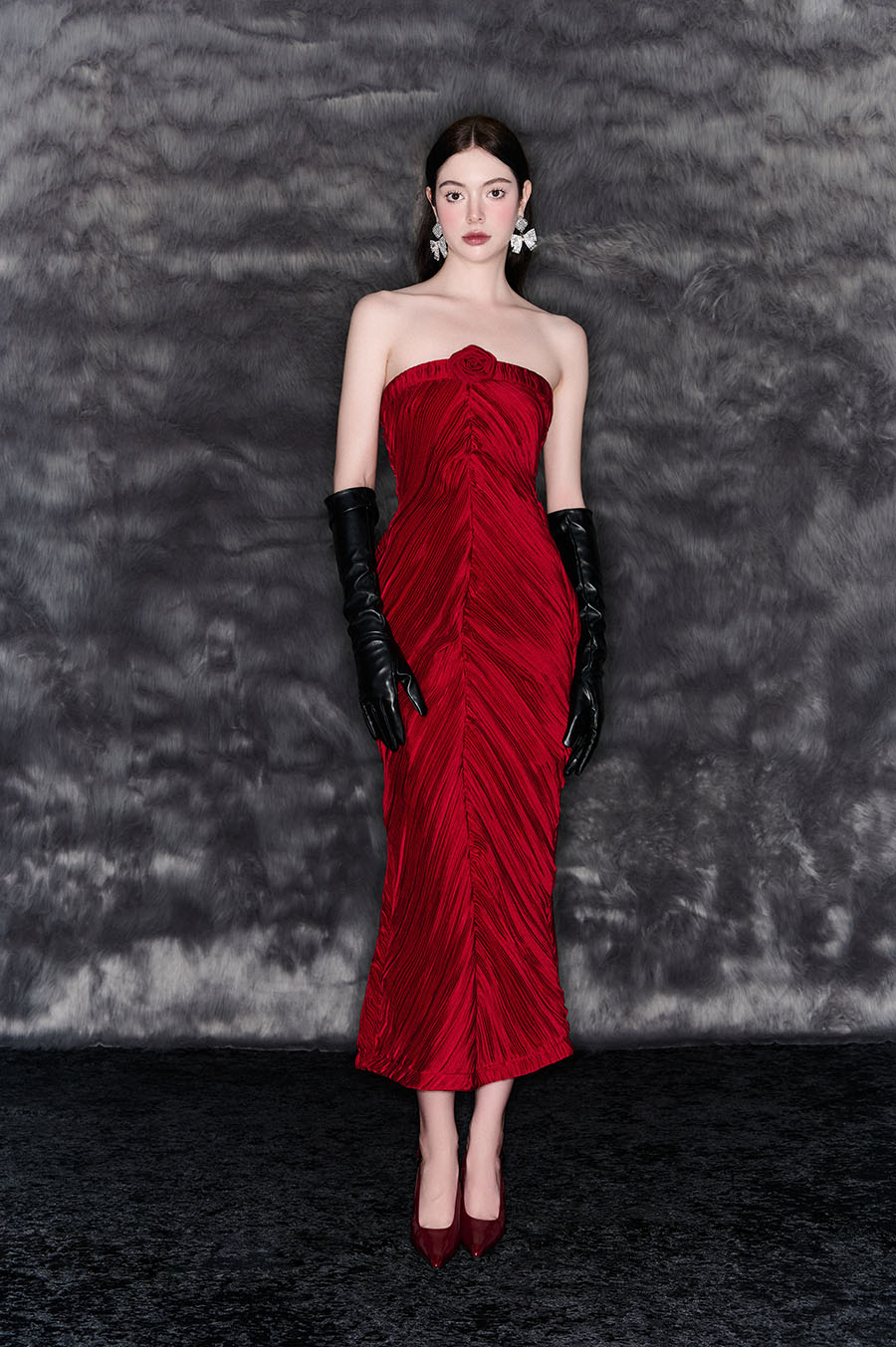 Estella (Red) - Đầm Cúp Đỏ Dập Ly Kèm Hoa alternate