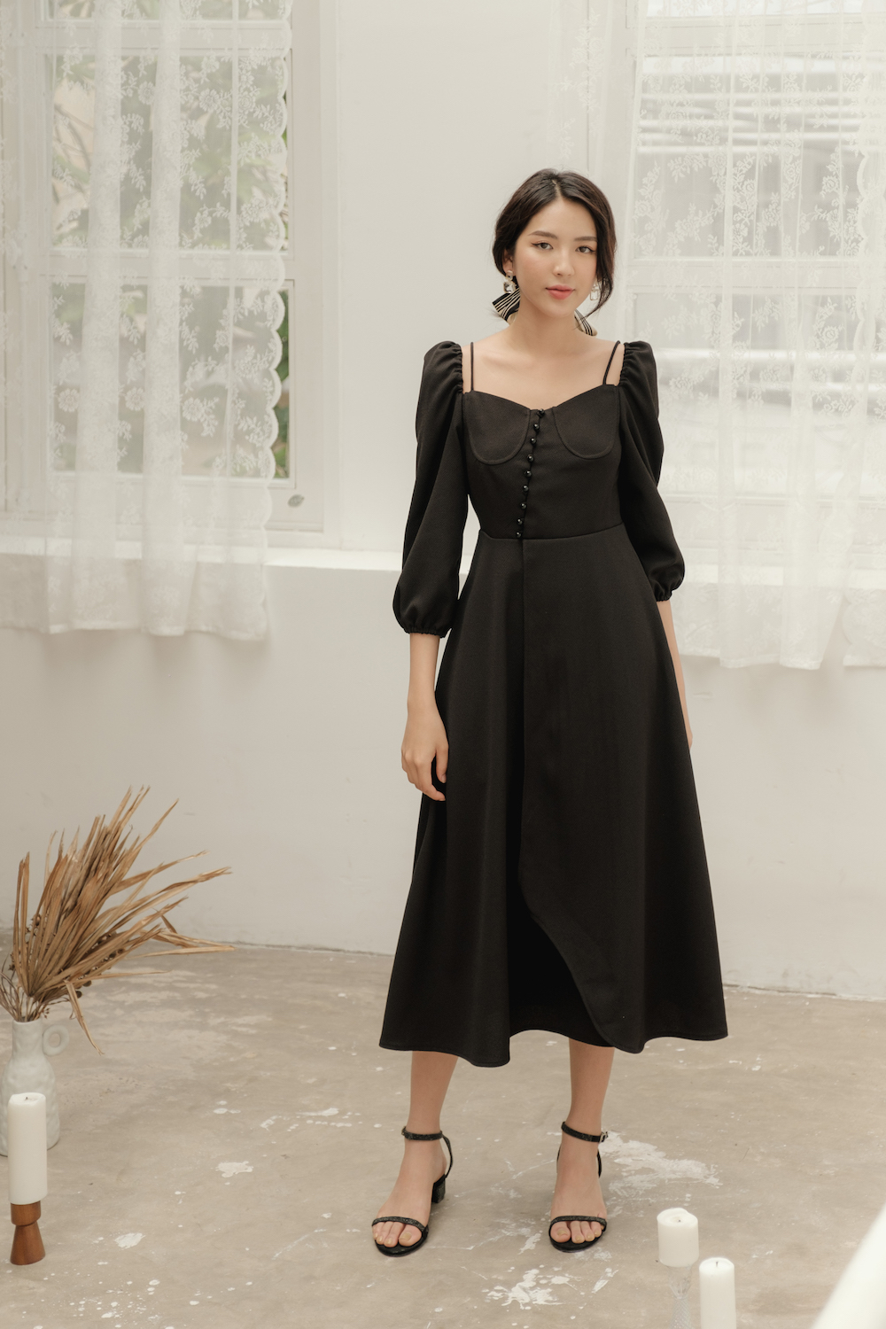 Đầm Dài Tà Đắp Màu Đen alternate