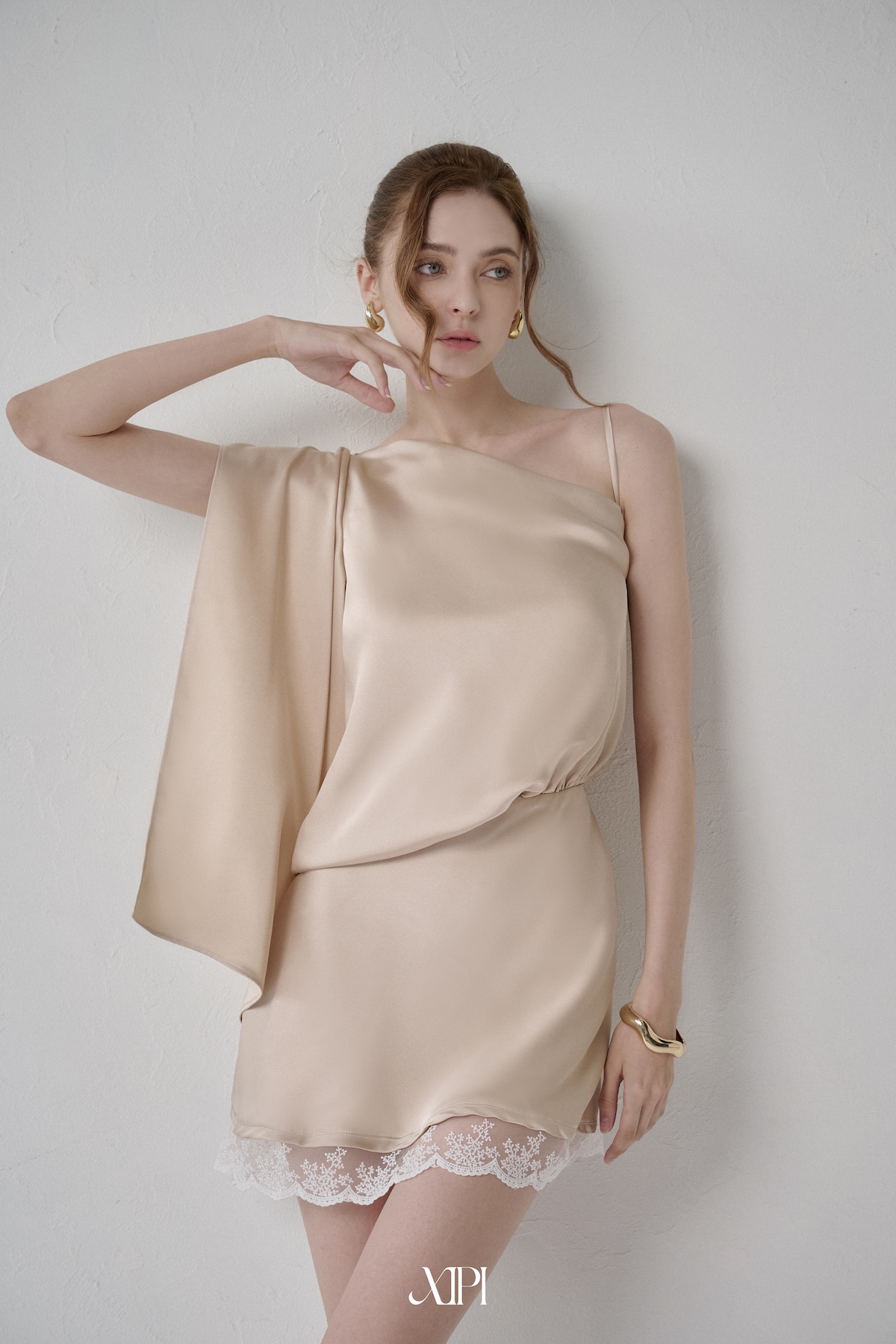 Aura Dress - Đầm Lụa Kem Lệch Vai Hở Lưng Phối Ren